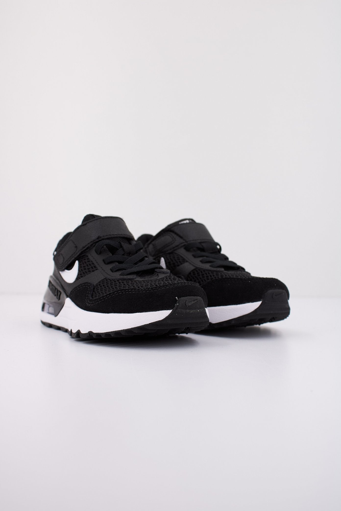NIKE MAX SYSTM en color NEGRO (2)