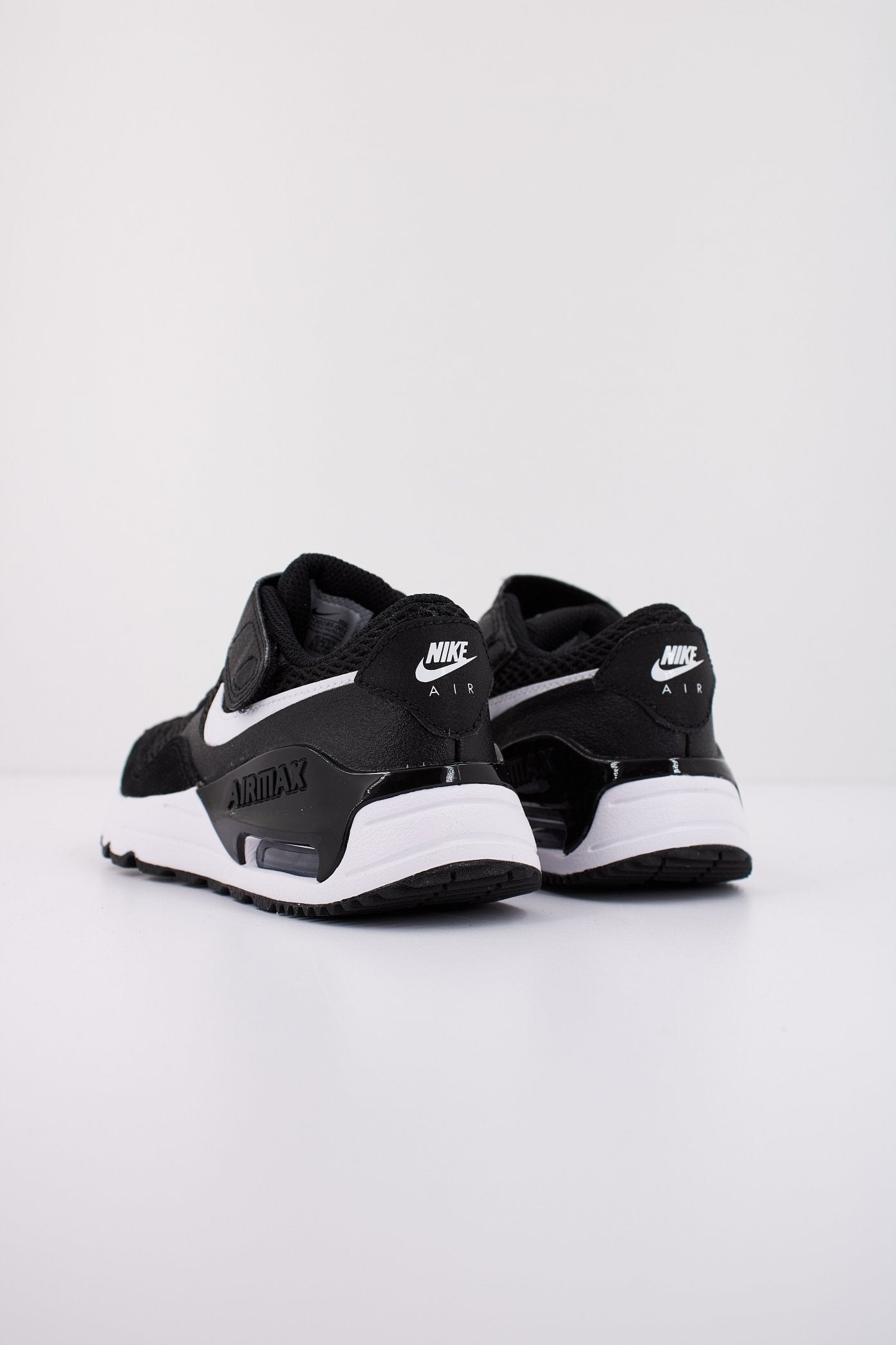 NIKE MAX SYSTM en color NEGRO (3)