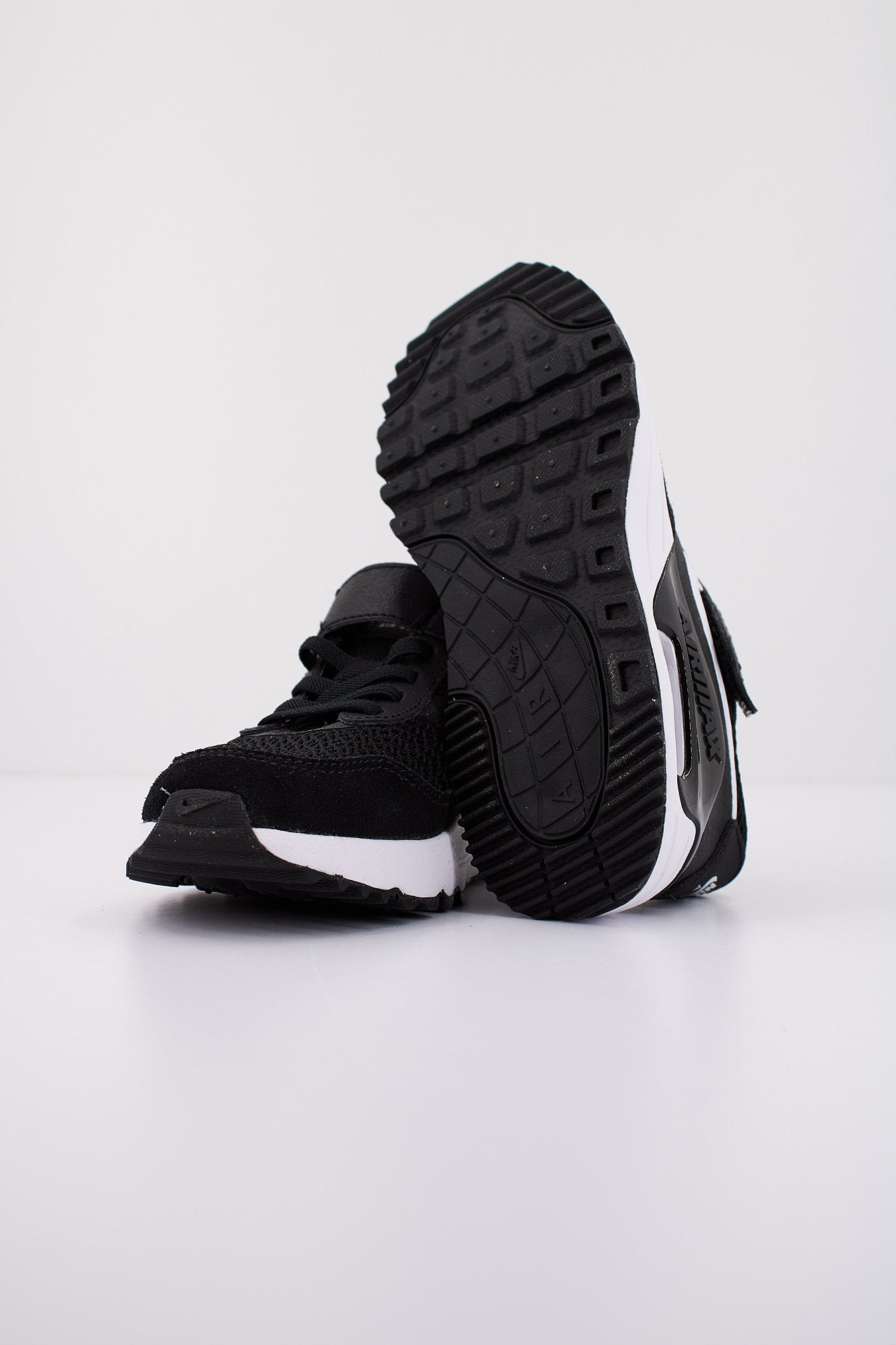 NIKE MAX SYSTM en color NEGRO (4)