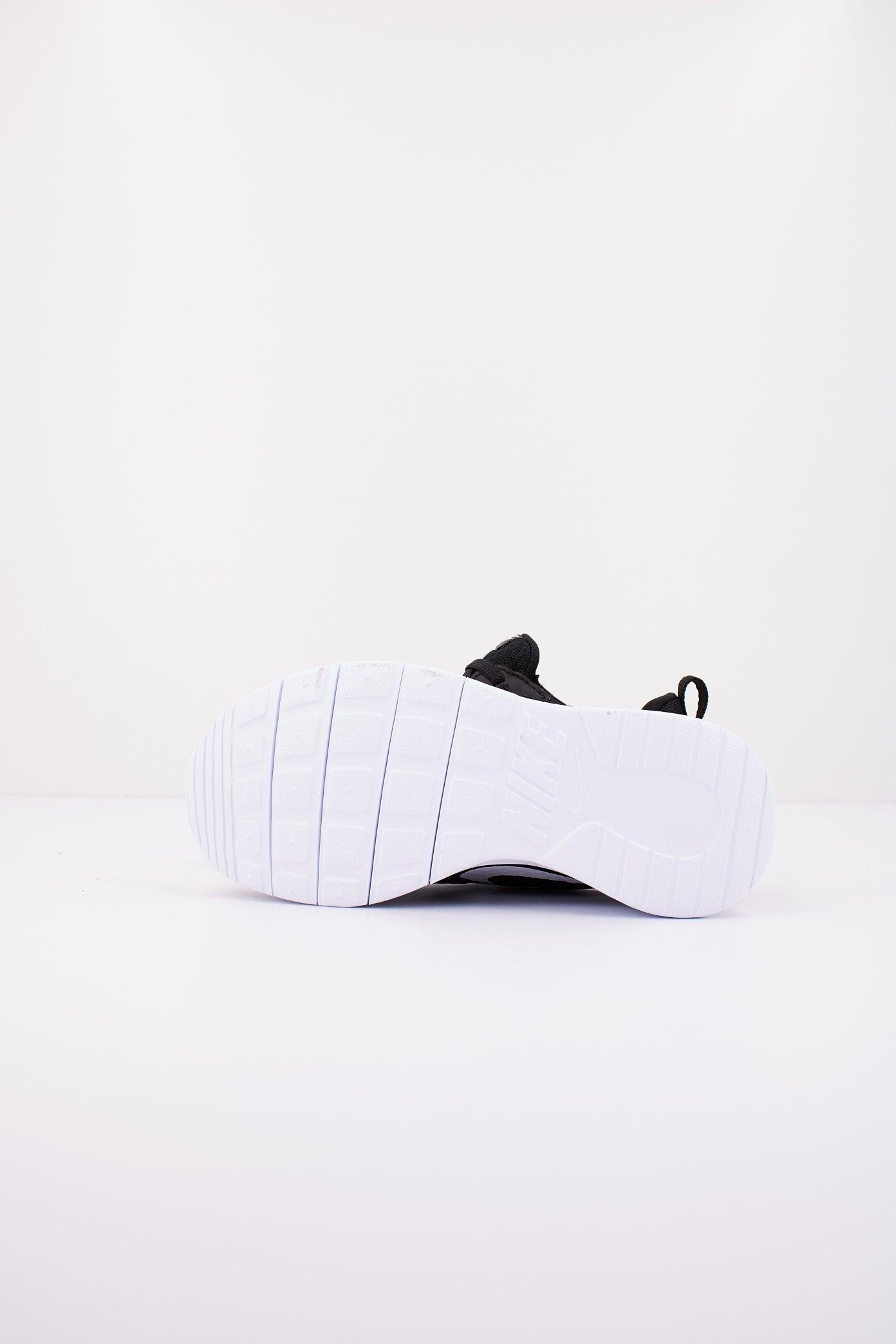 NIKE TANJUN EZ LITTLE KIDS' en color NEGRO (4)