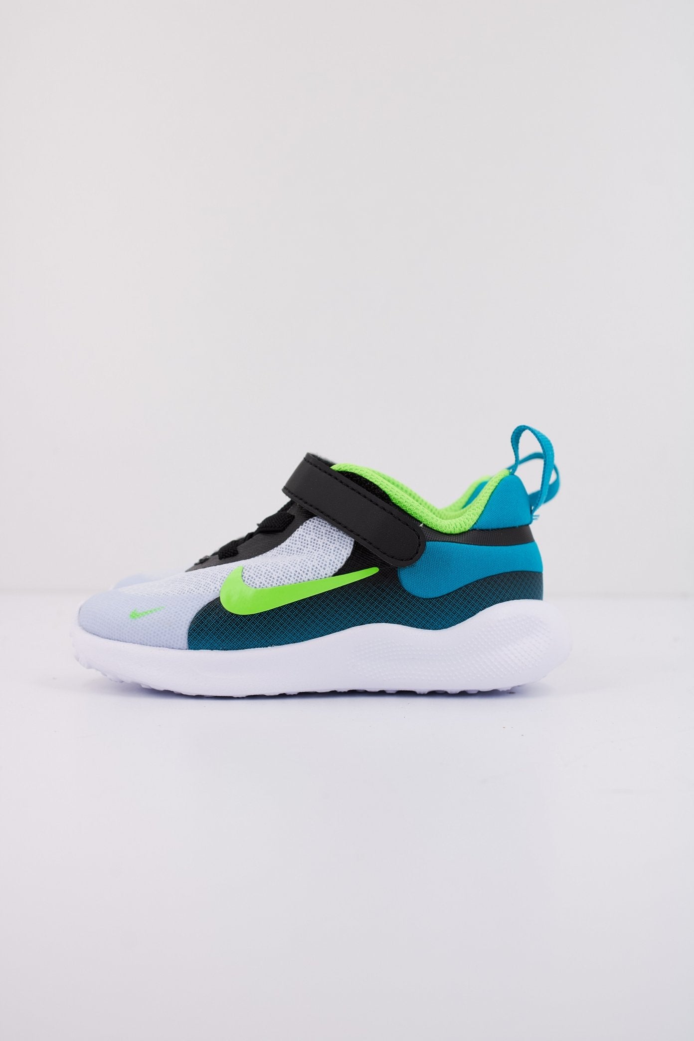 NIKE NIKE REVOLUTION en color GRIS (1)
