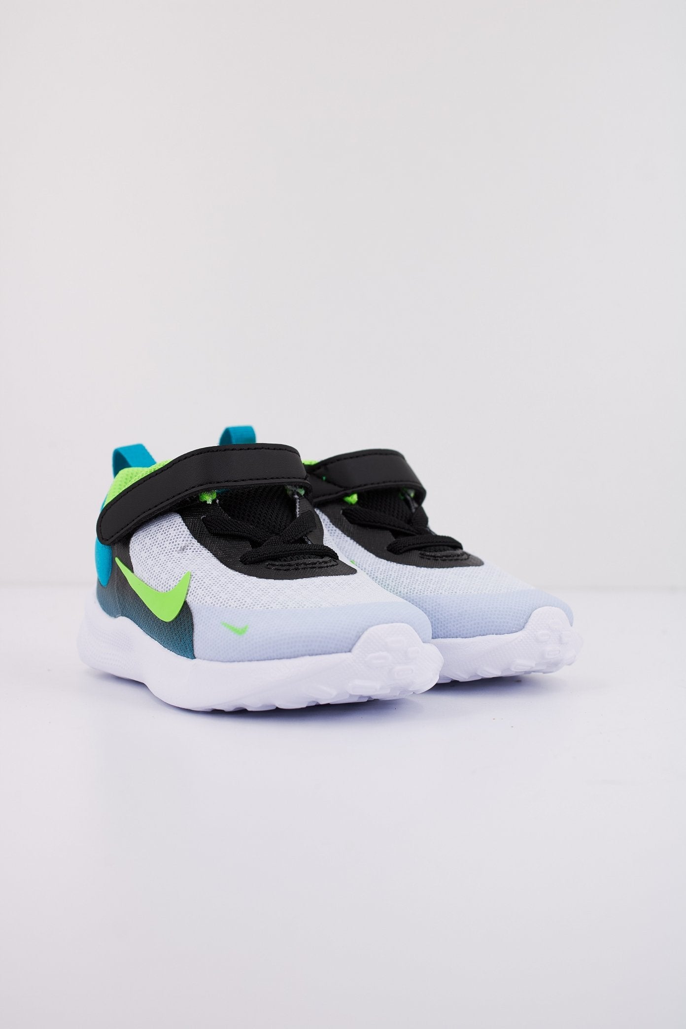 NIKE NIKE REVOLUTION en color GRIS (2)