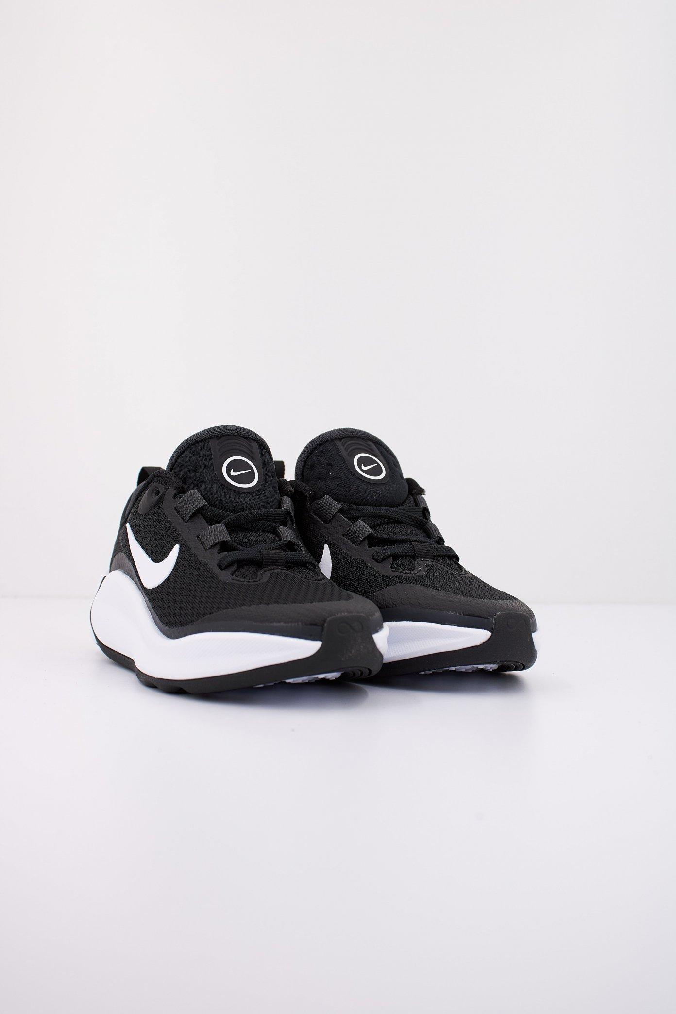 NIKE KIDFINITY BIG KIDS' SHO en color NEGRO (2)