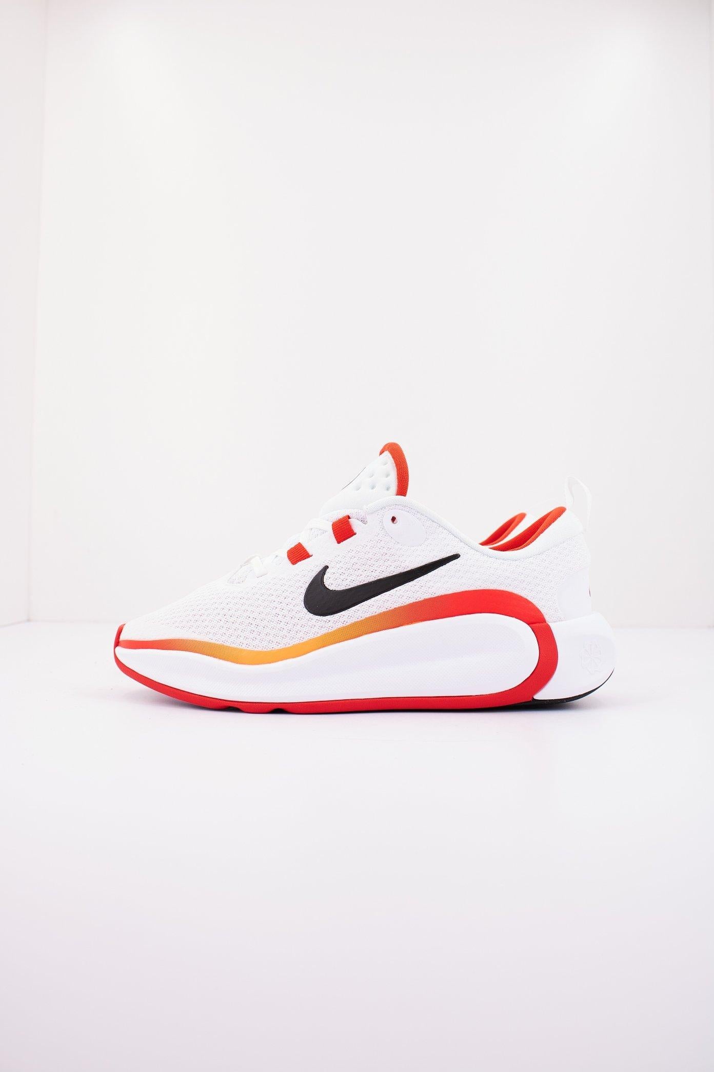 NIKE KIDFINITY BIG KIDS' SHO en color BLANCO (1)