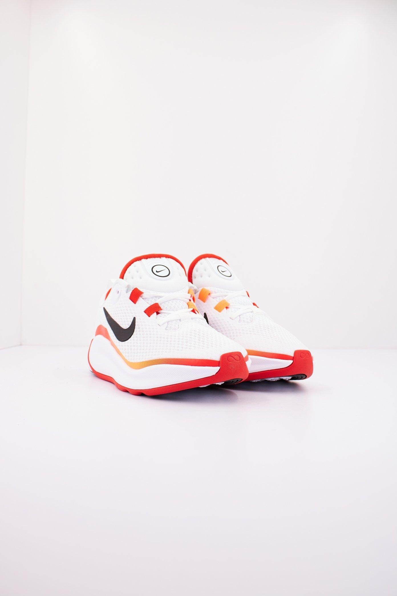 NIKE KIDFINITY BIG KIDS' SHO en color BLANCO (2)