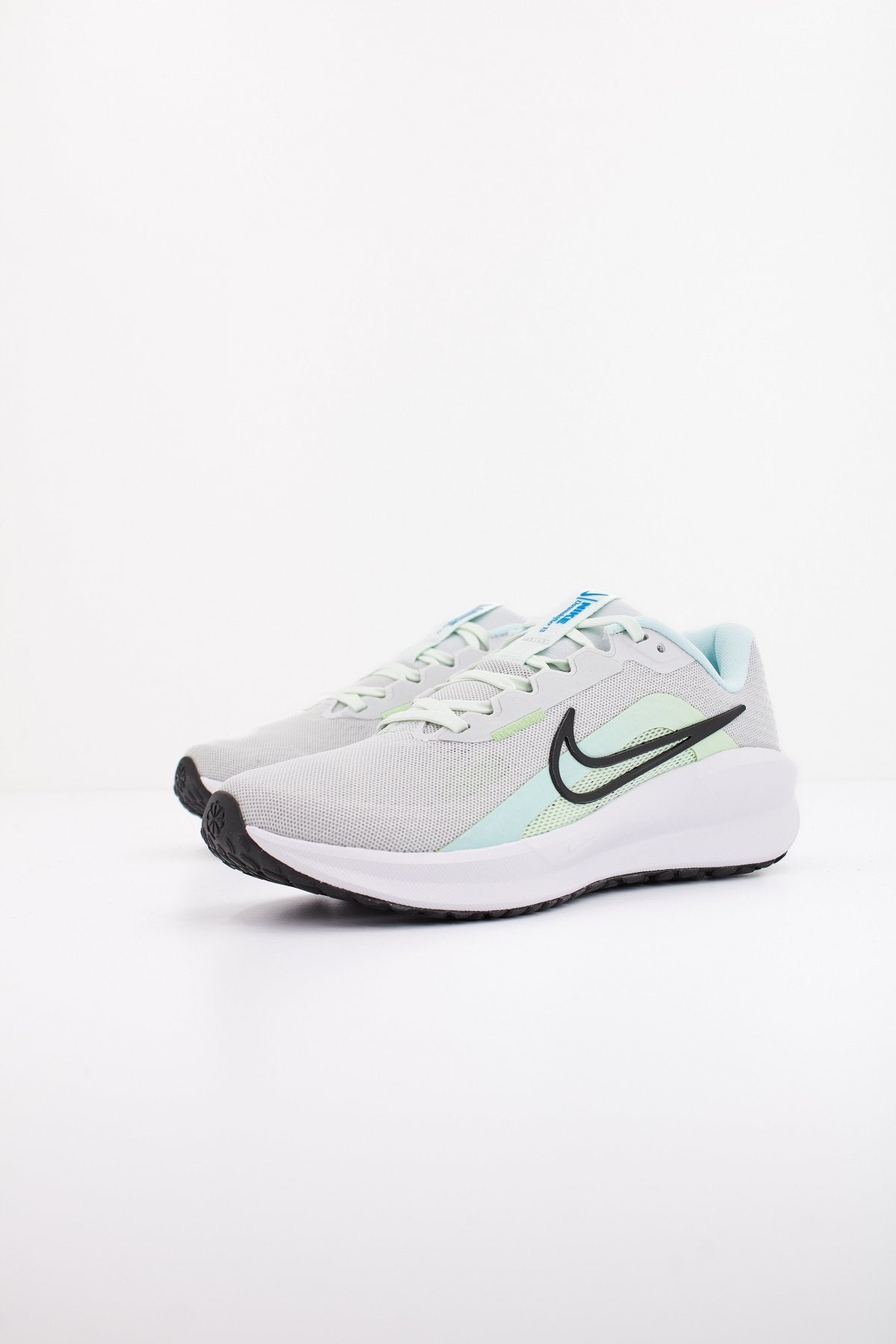 NIKE DOWNSHIFTER en color GRIS (2)