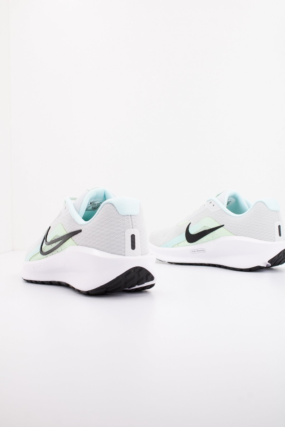 NIKE DOWNSHIFTER en color GRIS (3)