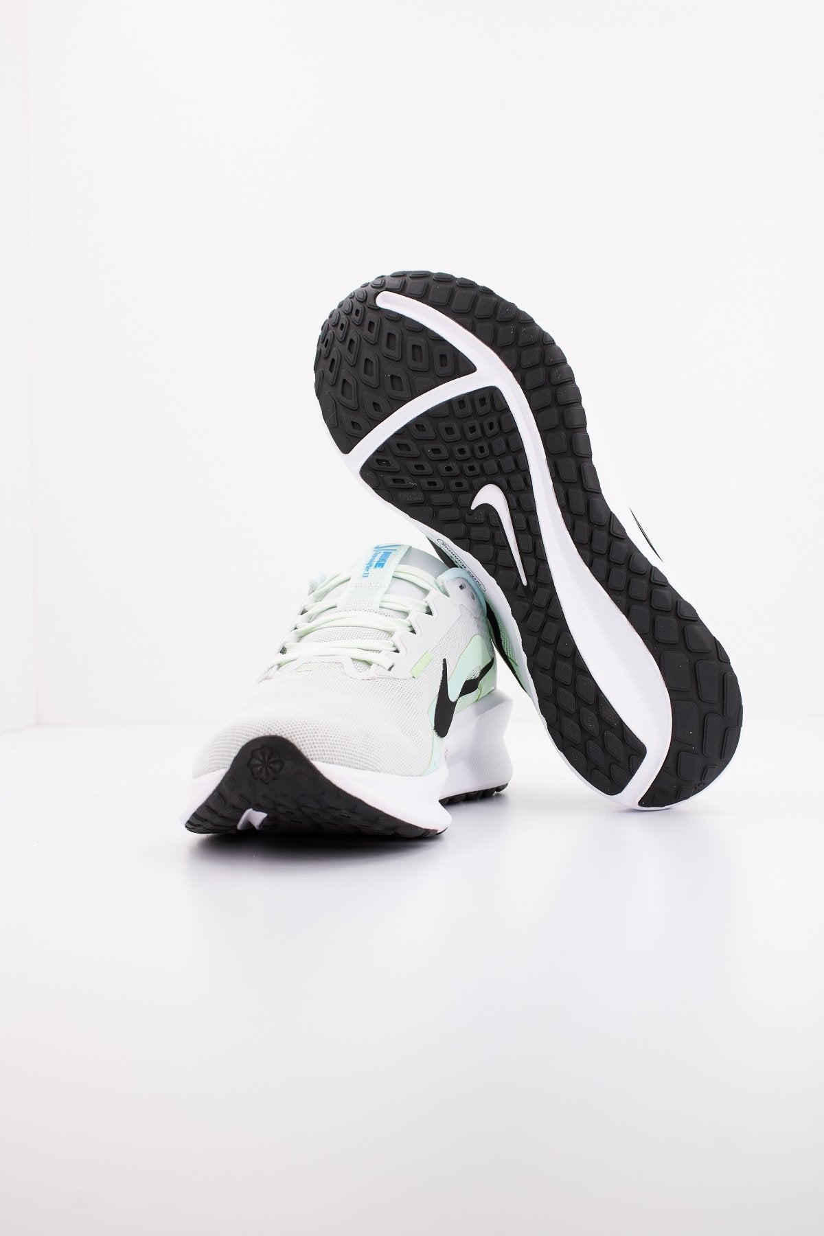 NIKE DOWNSHIFTER en color GRIS (4)