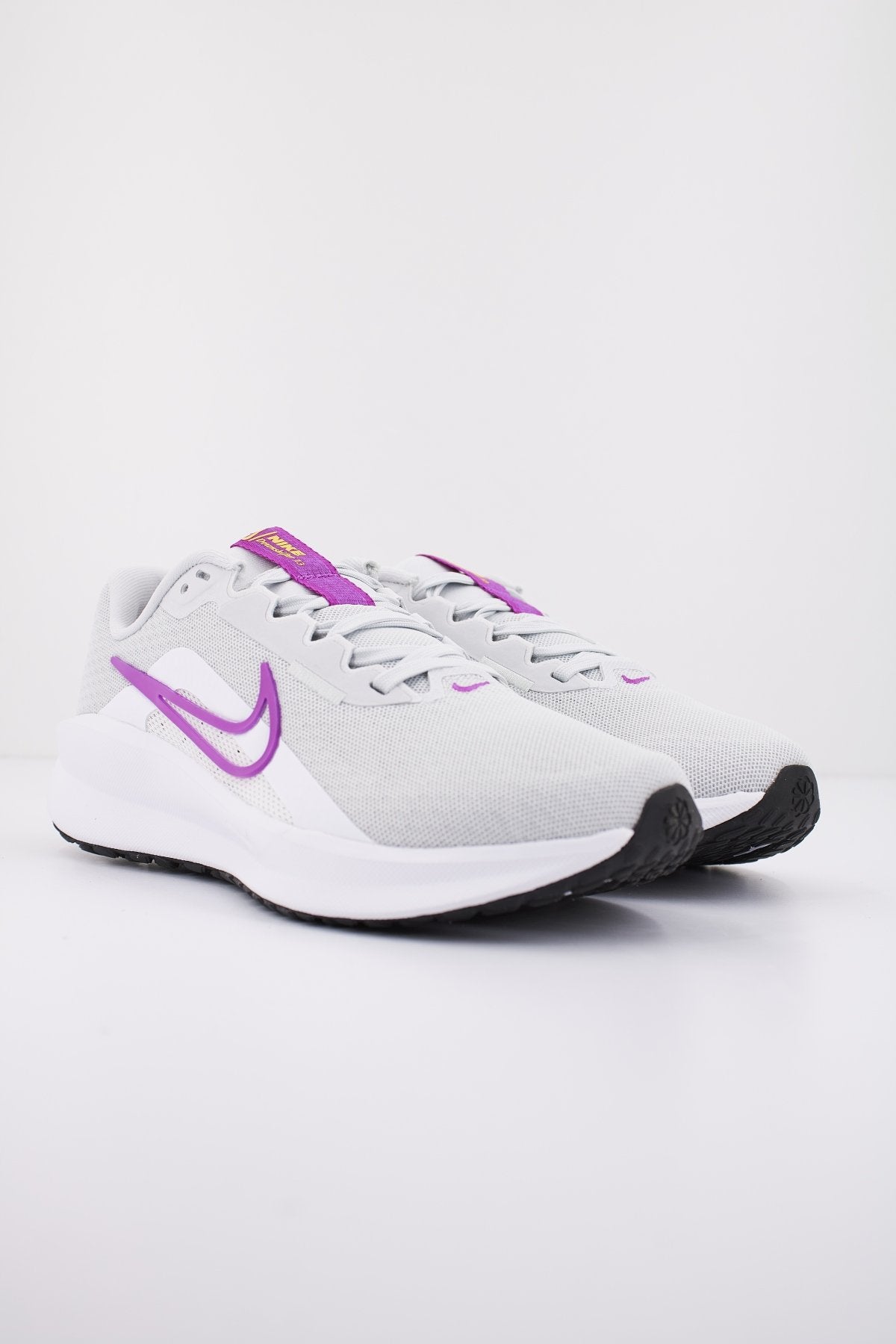 NIKE DOWNSHIFTER en color ROSA (2)