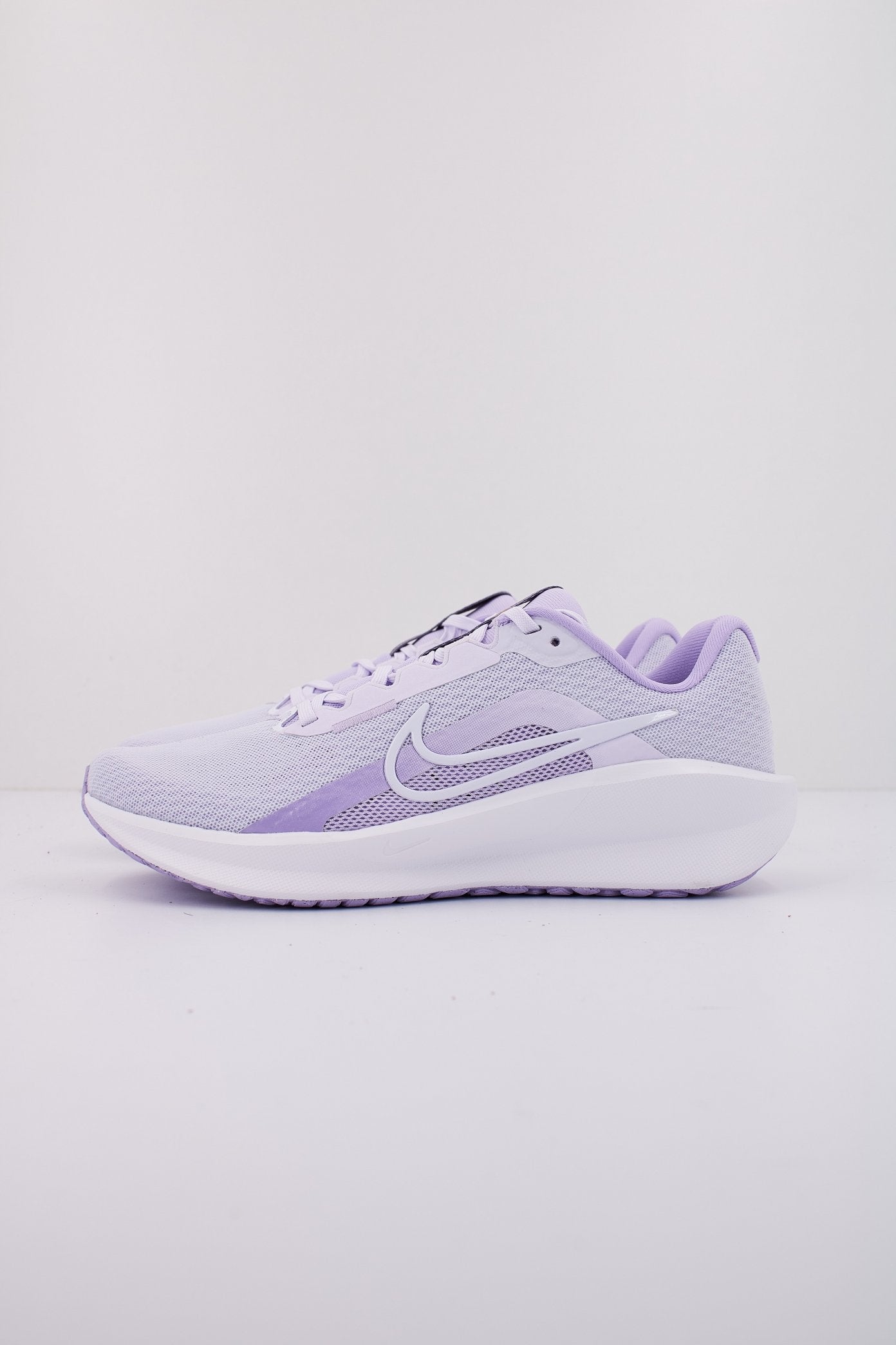 NIKE DOWNSHIFTER en color VIOLETA (1)