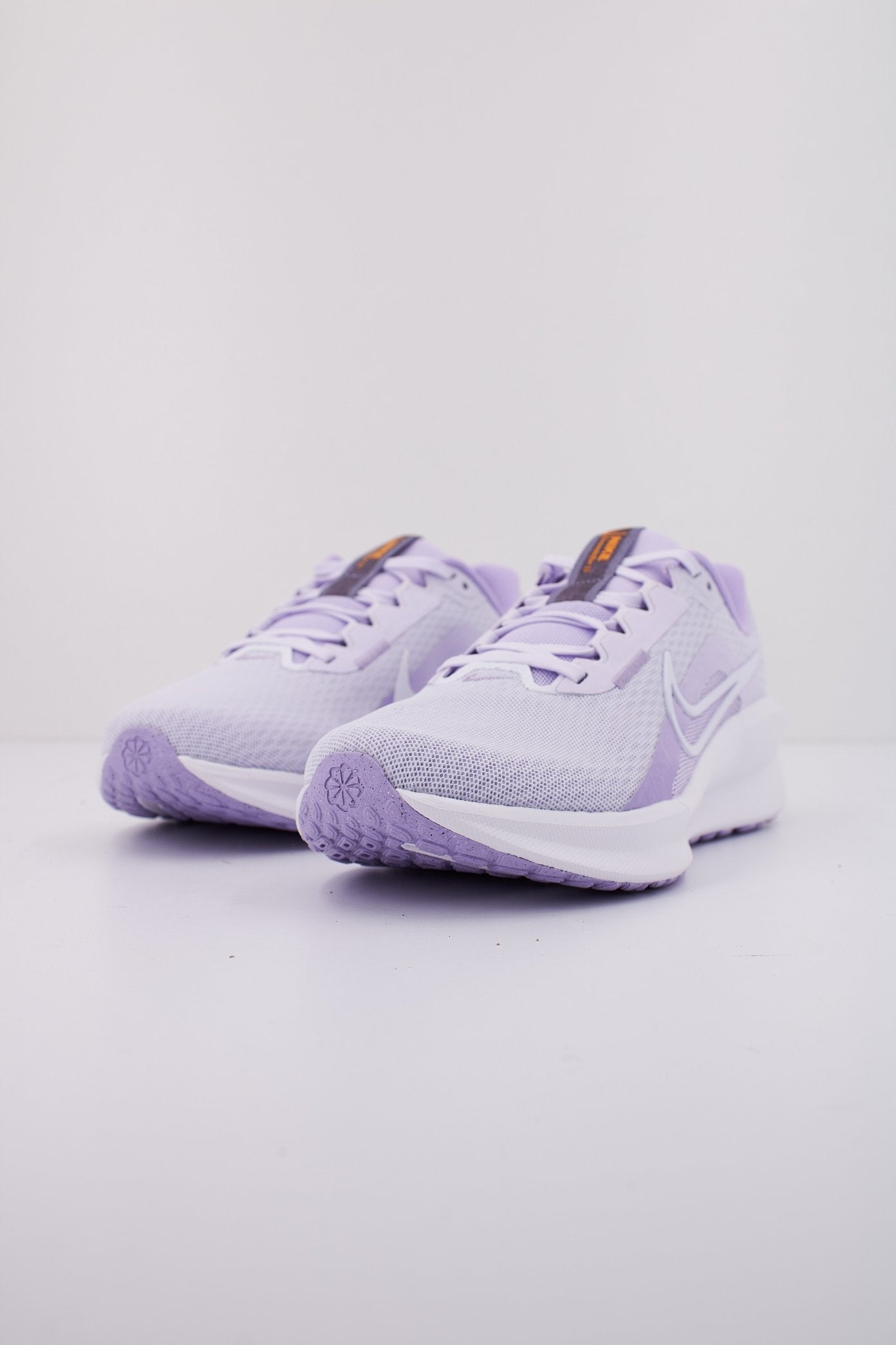 NIKE DOWNSHIFTER en color VIOLETA (2)