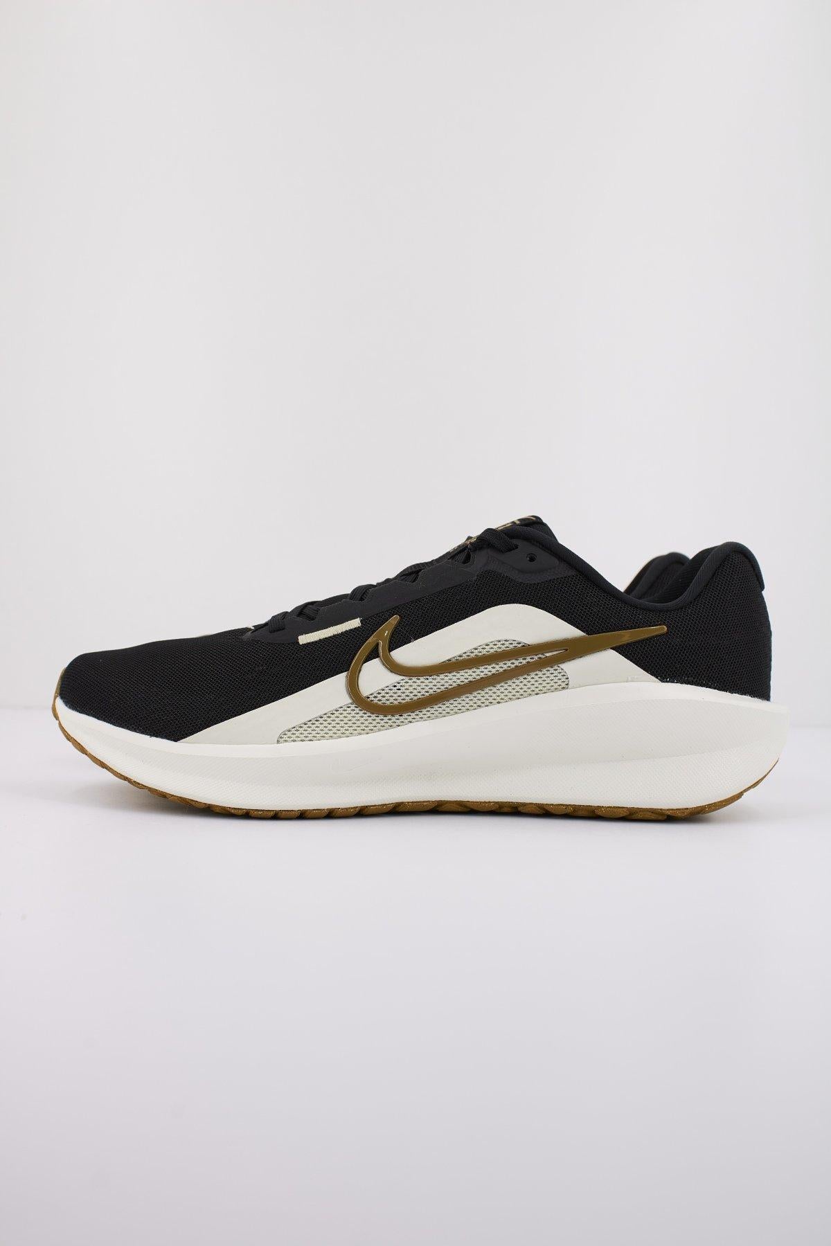 NIKE DOWNSHIFTER en color NEGRO (1)