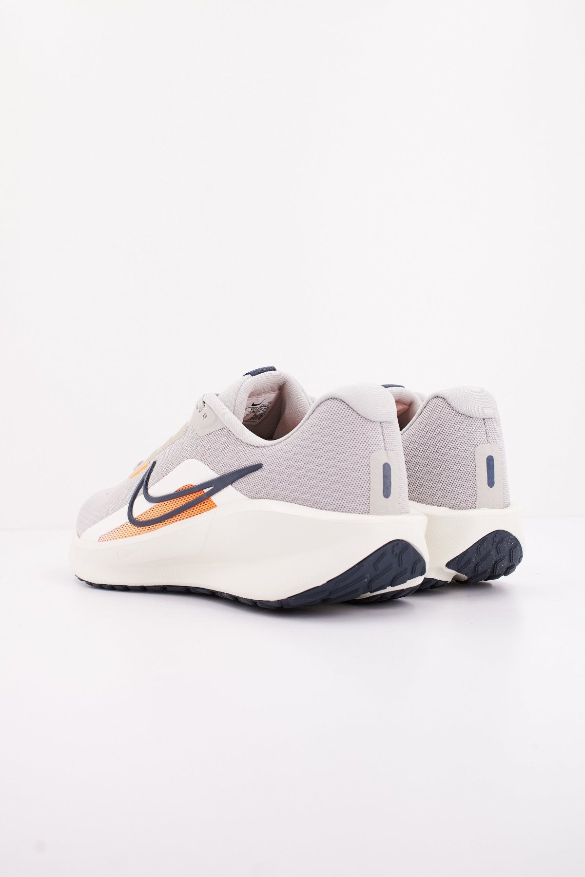 NIKE DOWNSHIFTER en color GRIS (3)