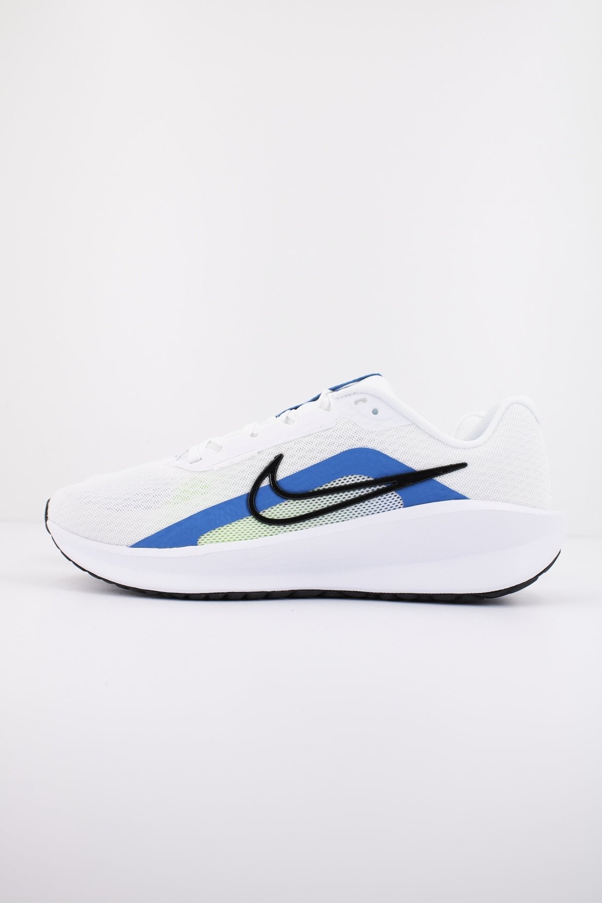 NIKE DOWNSHIFTER en color BLANCO (1)