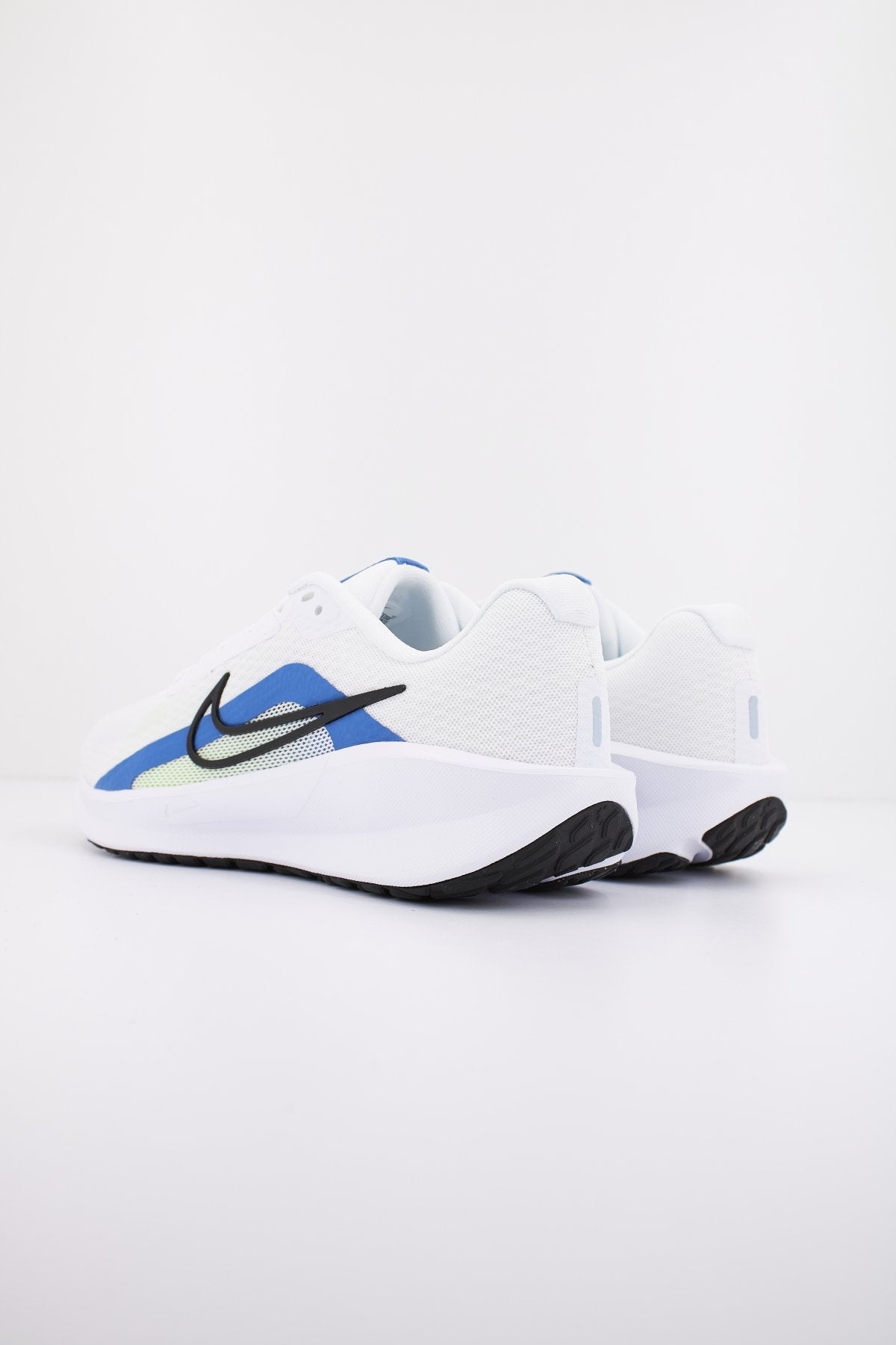 NIKE DOWNSHIFTER en color BLANCO (3)