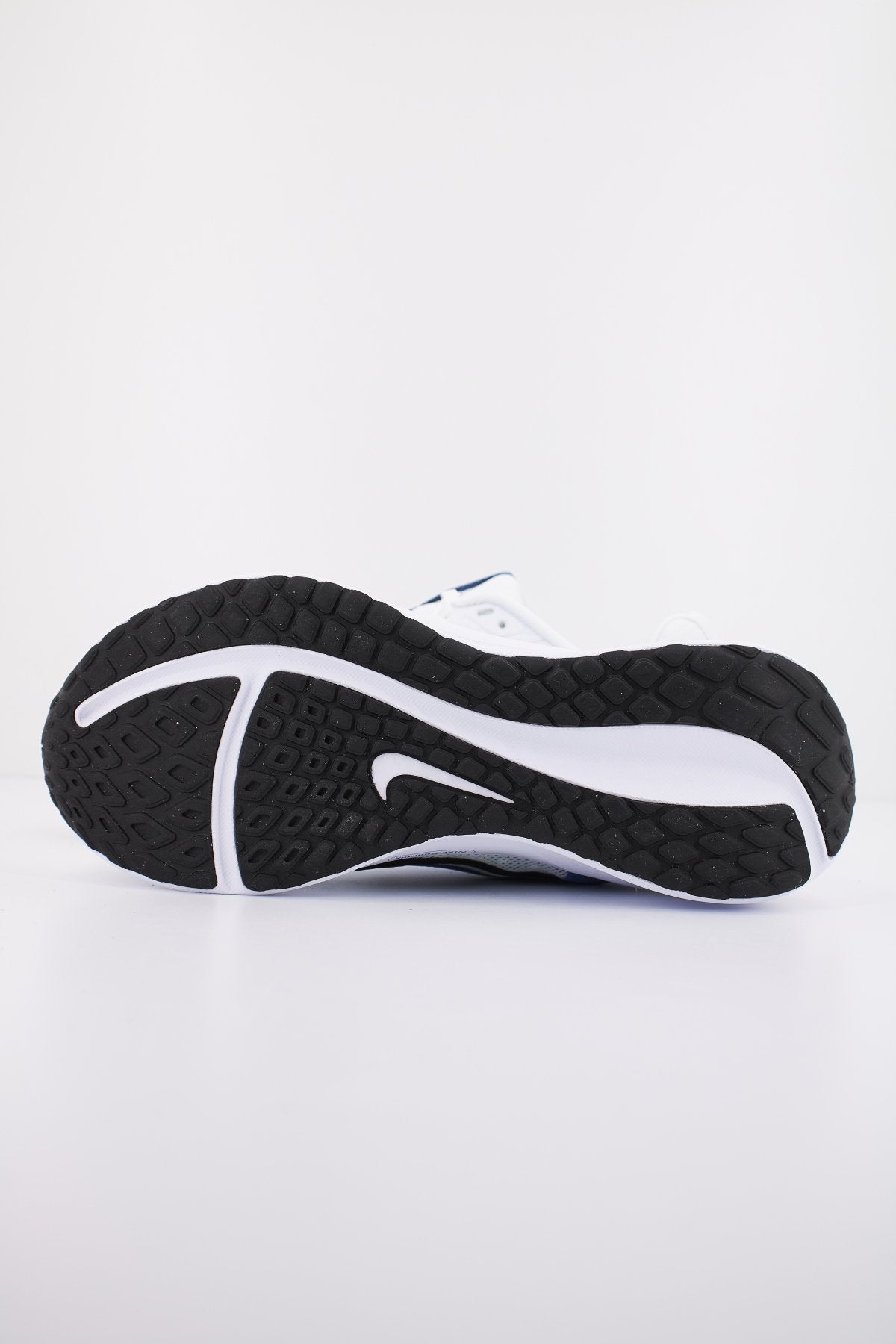 NIKE DOWNSHIFTER en color BLANCO (4)