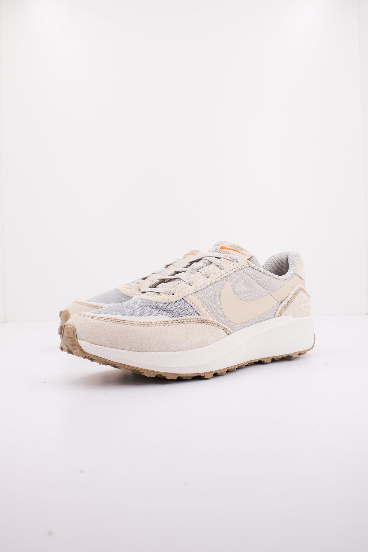 NIKE WAFFLE DEBUT en color BEIS (2)