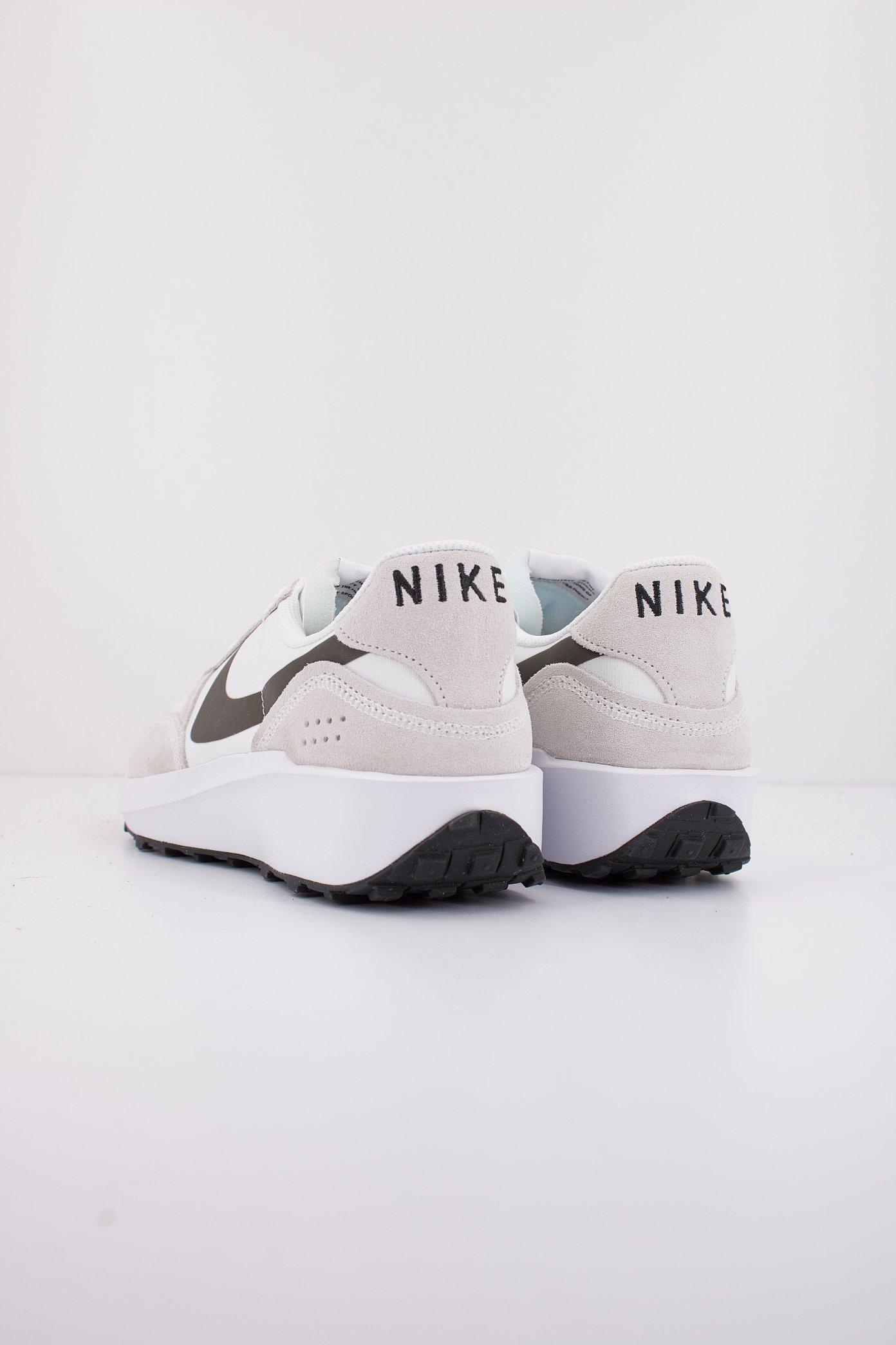 NIKE WAFFLE DEBUT en color BLANCO (3)