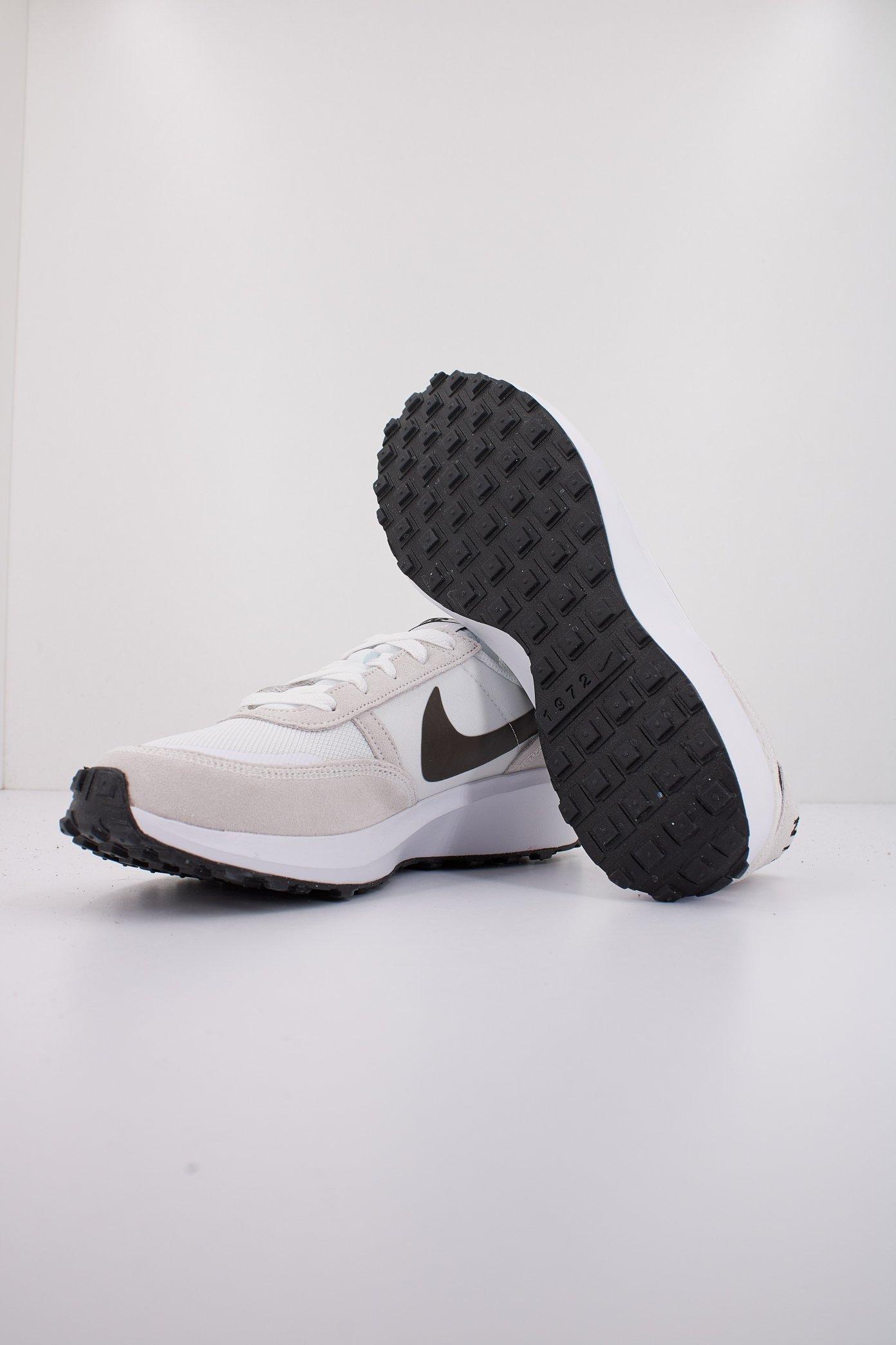 NIKE WAFFLE DEBUT en color BLANCO (4)