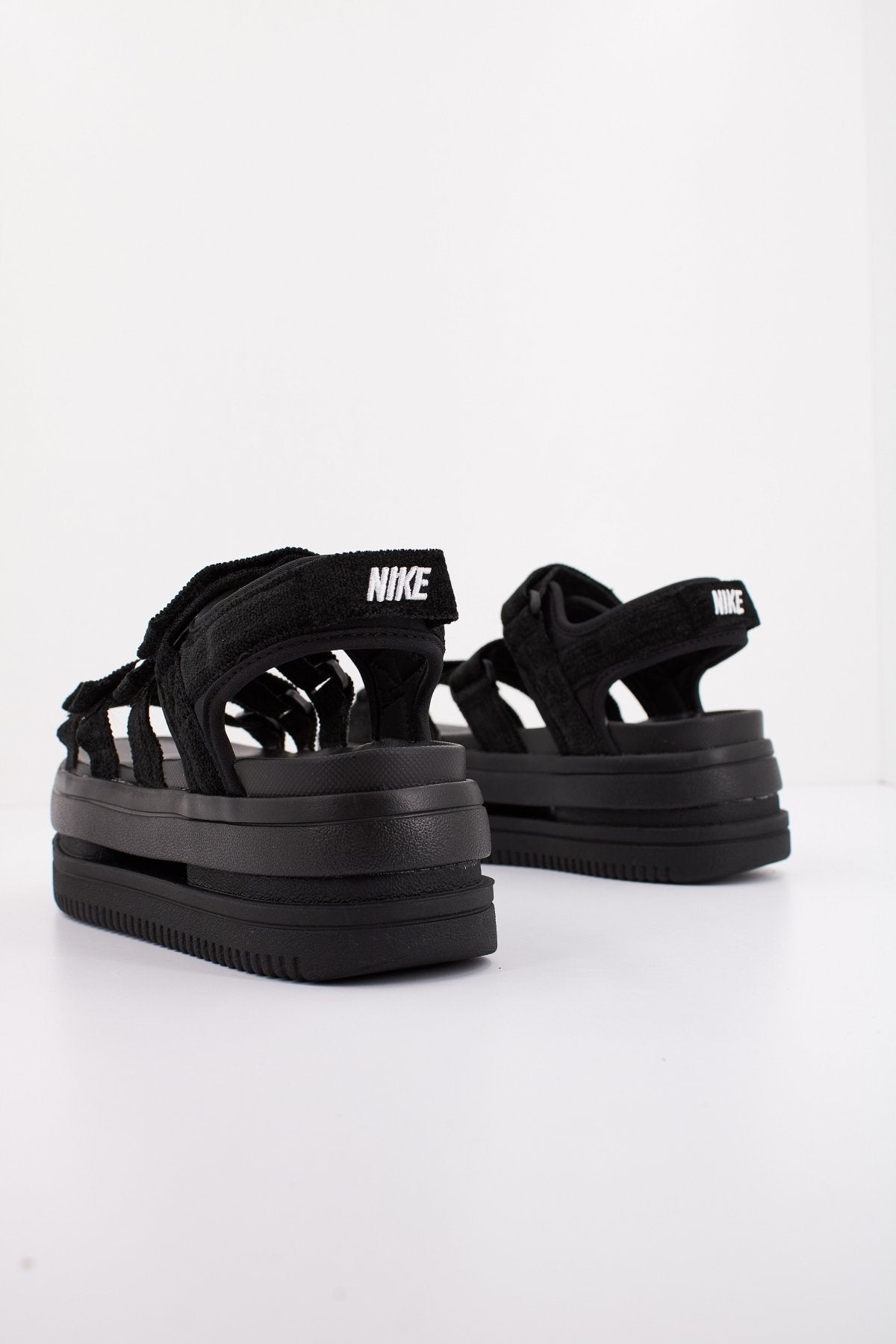 NIKE ICON CLASSIC SNDL SE en color NEGRO (3)