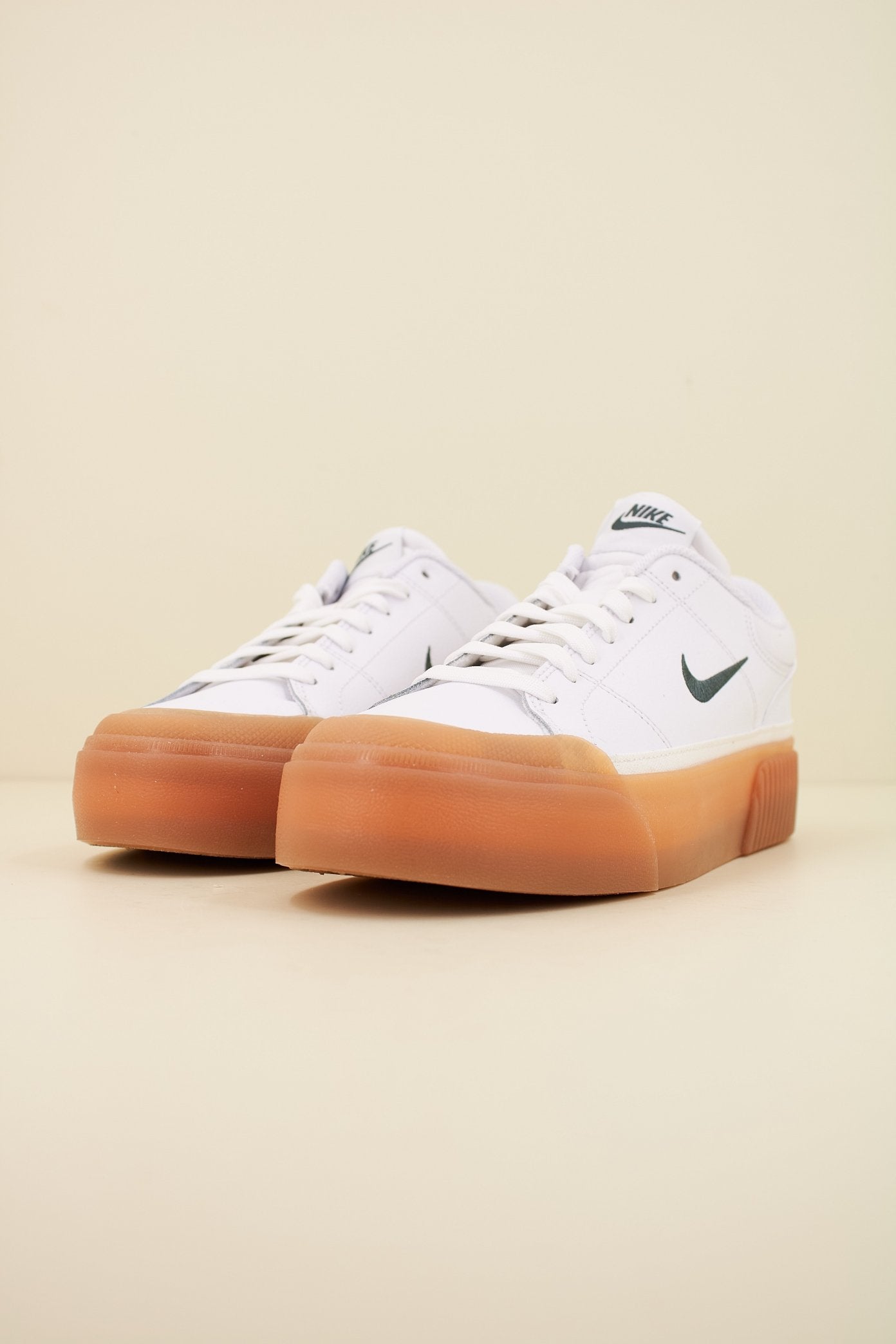 NIKE COURT LEGACY LIFT en color BLANCO (2)