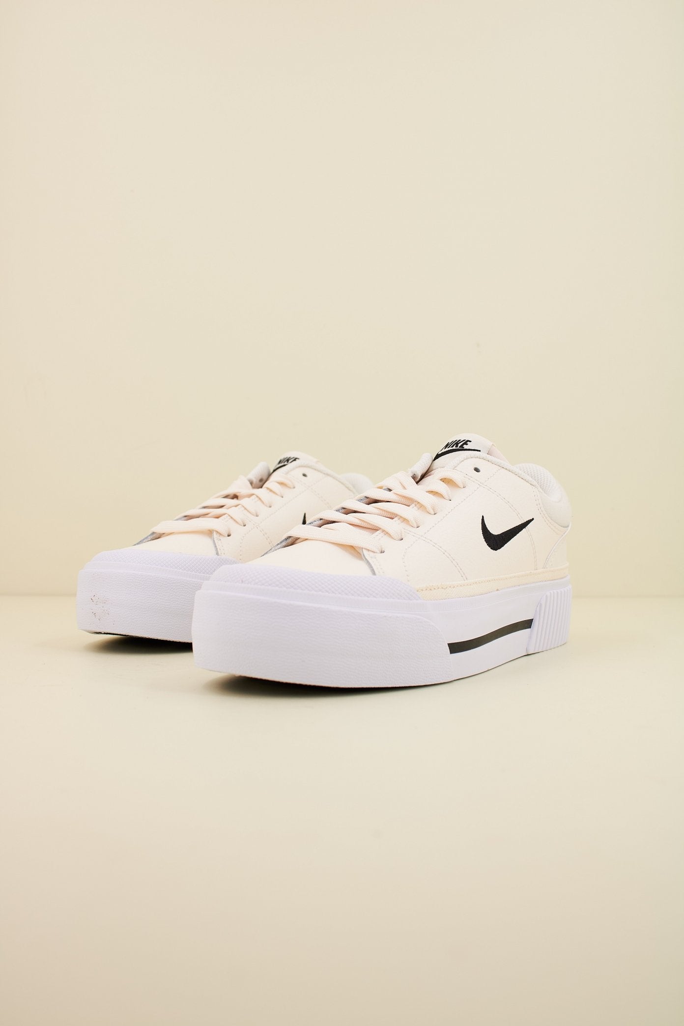 NIKE COURT LEGACY LIFT en color BEIS (2)