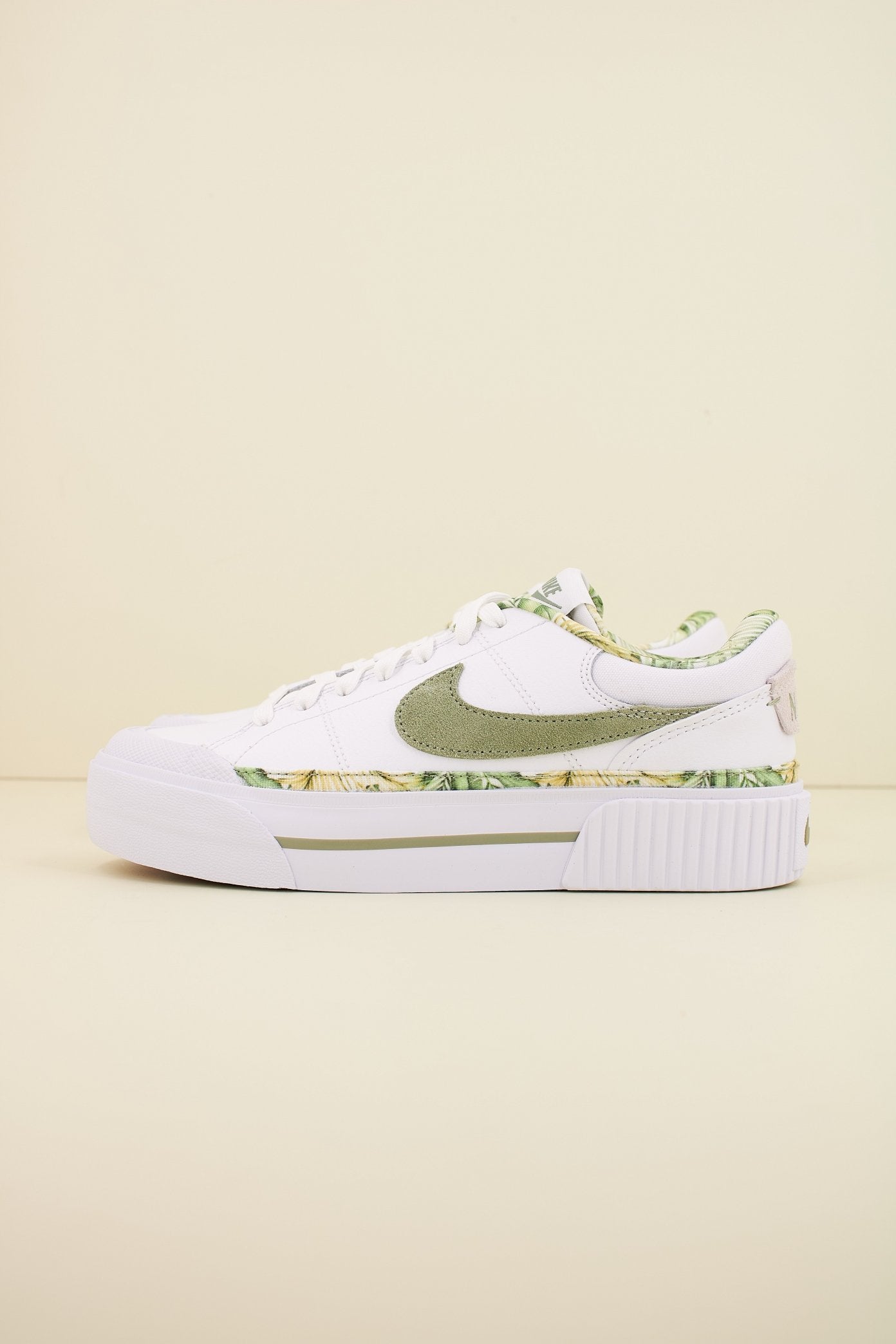 NIKE COURT LEGACY LIFT en color BLANCO (1)