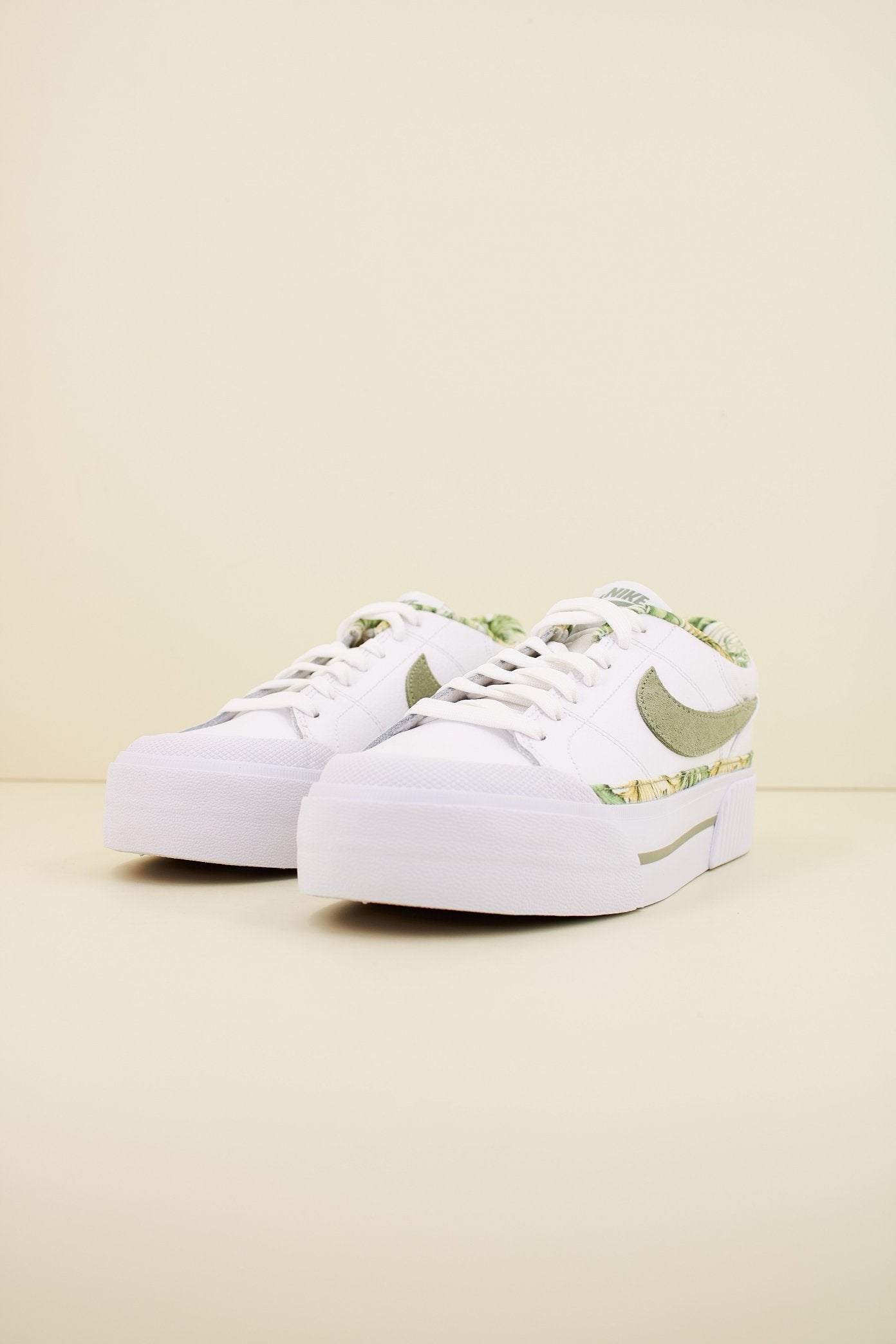 NIKE COURT LEGACY LIFT en color BLANCO (2)