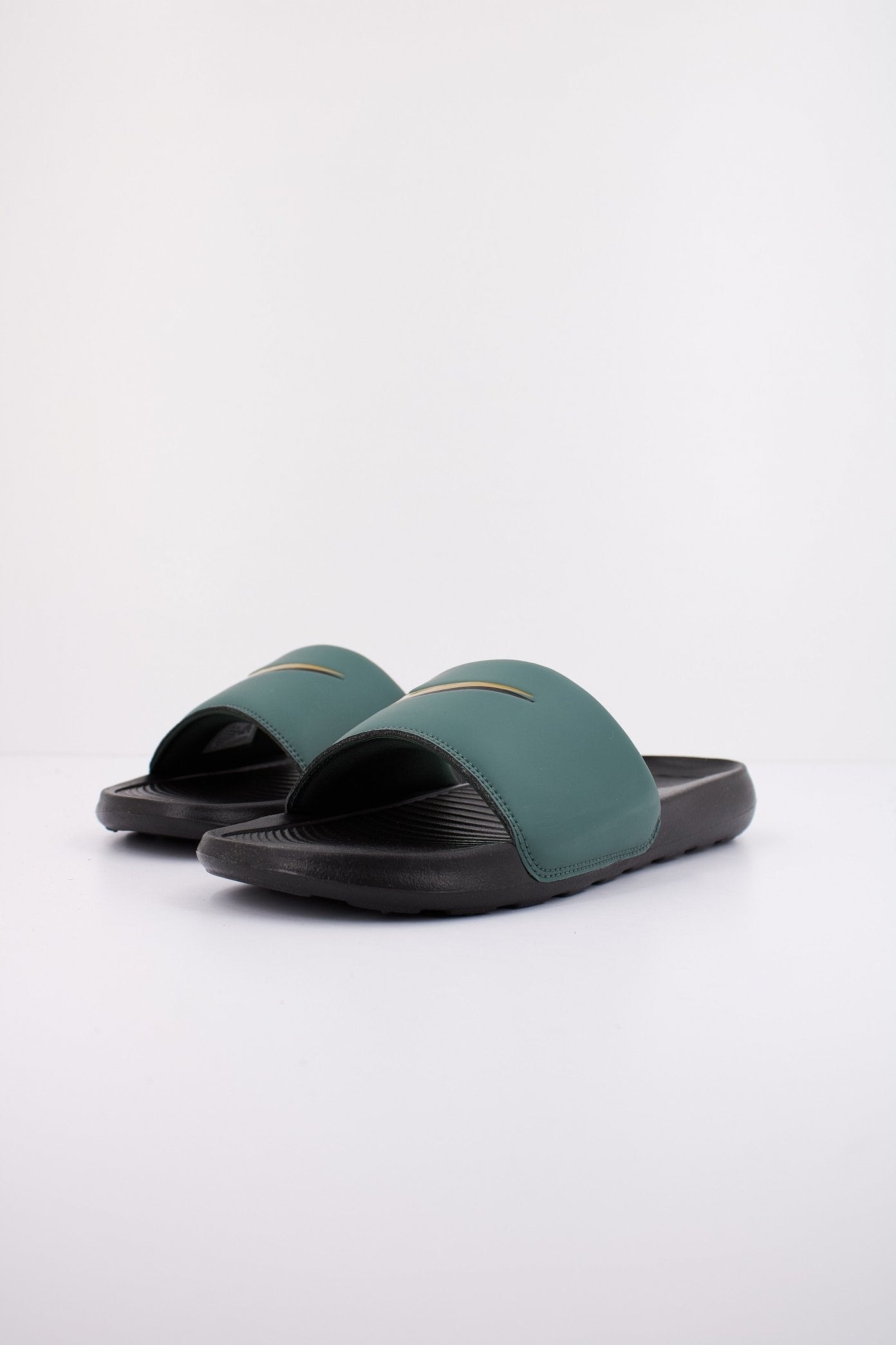 NIKE VICTORY ONE SLIDE SWSH en color VERDE (2)