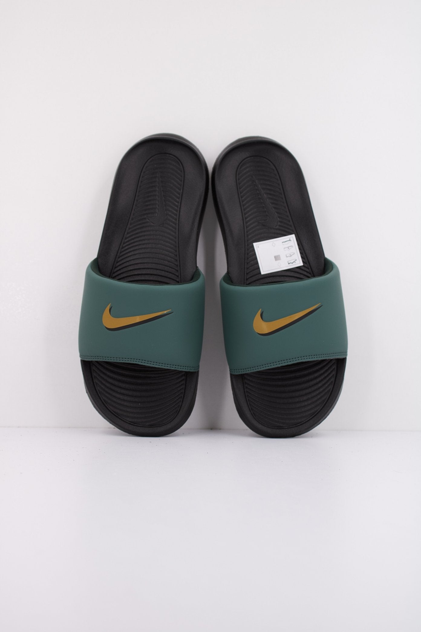NIKE VICTORY ONE SLIDE SWSH en color VERDE (3)