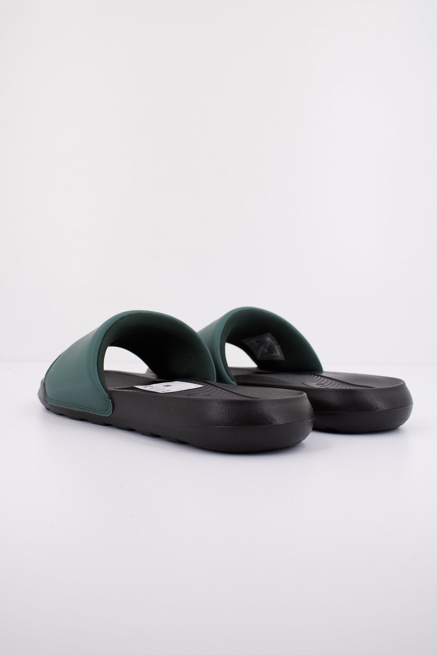 NIKE VICTORY ONE SLIDE SWSH en color VERDE (4)