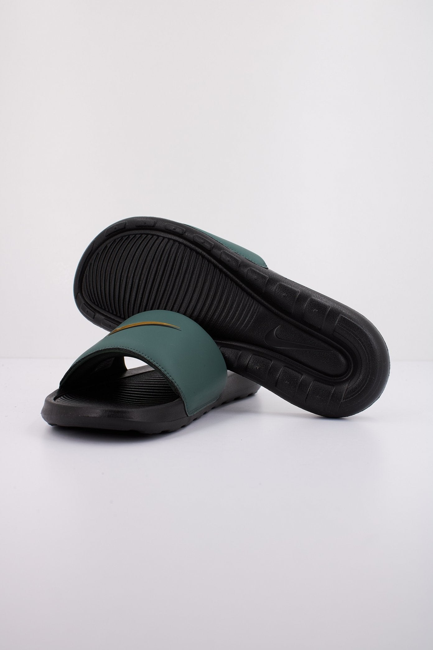 NIKE VICTORY ONE SLIDE SWSH en color VERDE (5)