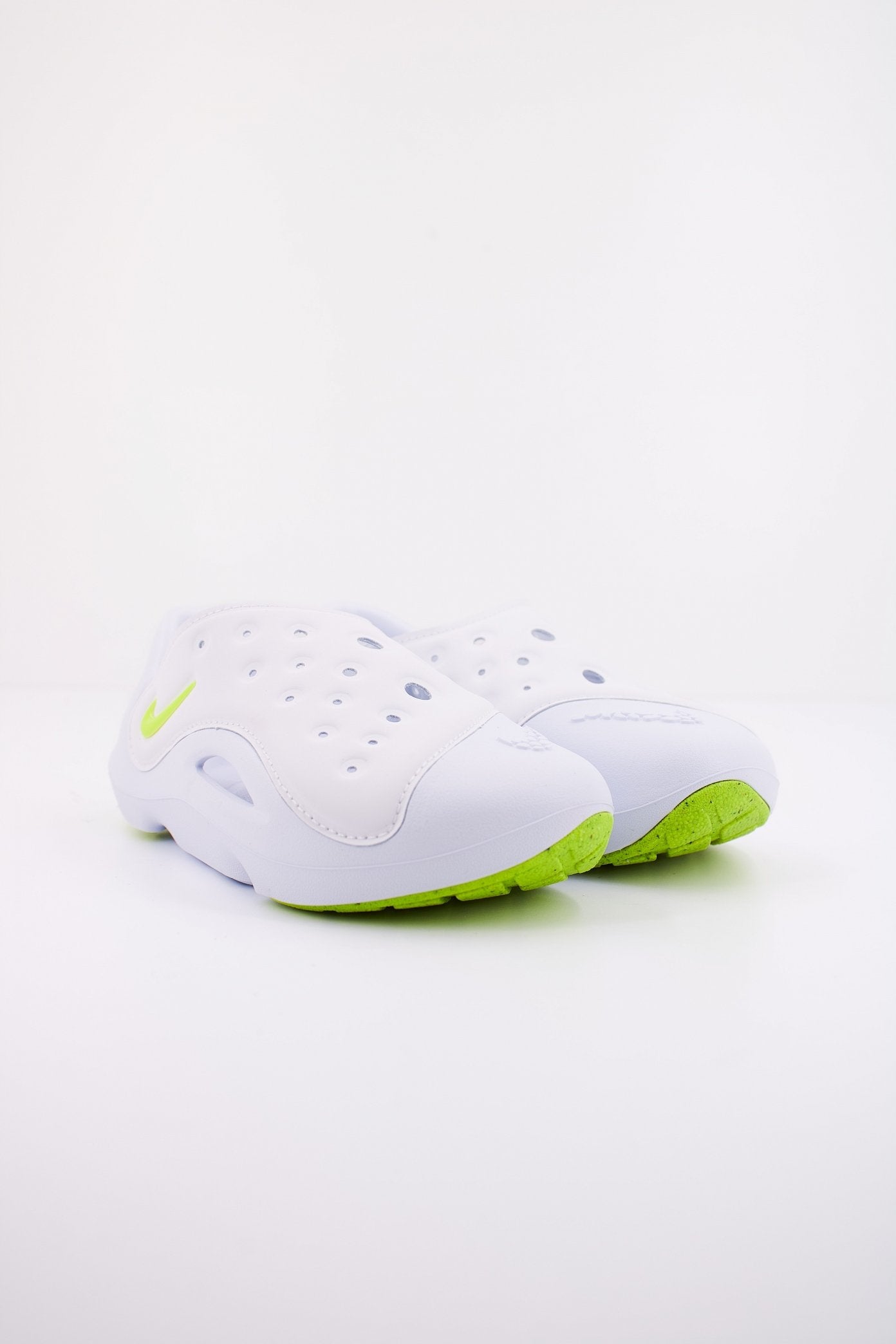 NIKE  en color BLANCO  (2)