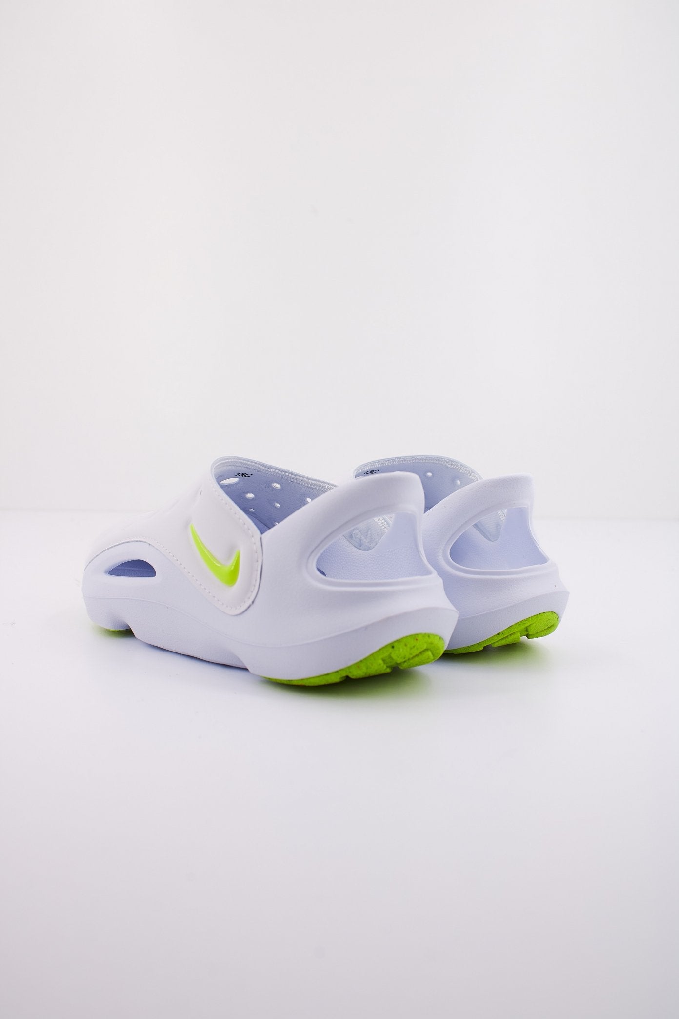 NIKE  en color BLANCO  (4)