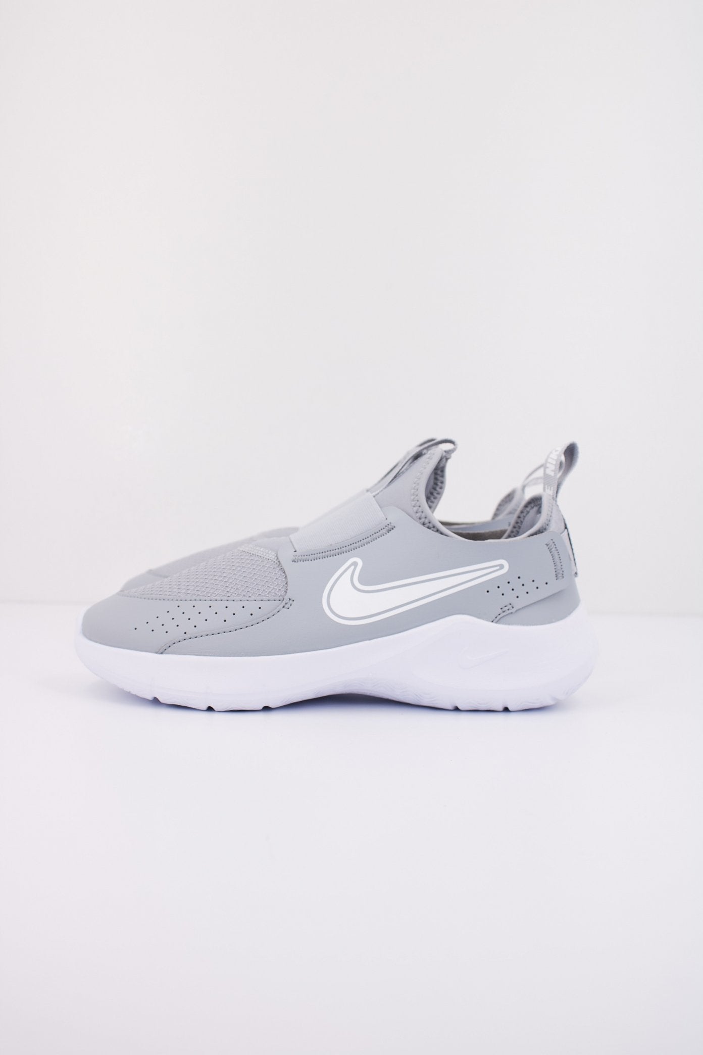 NIKE en color GRIS (1)