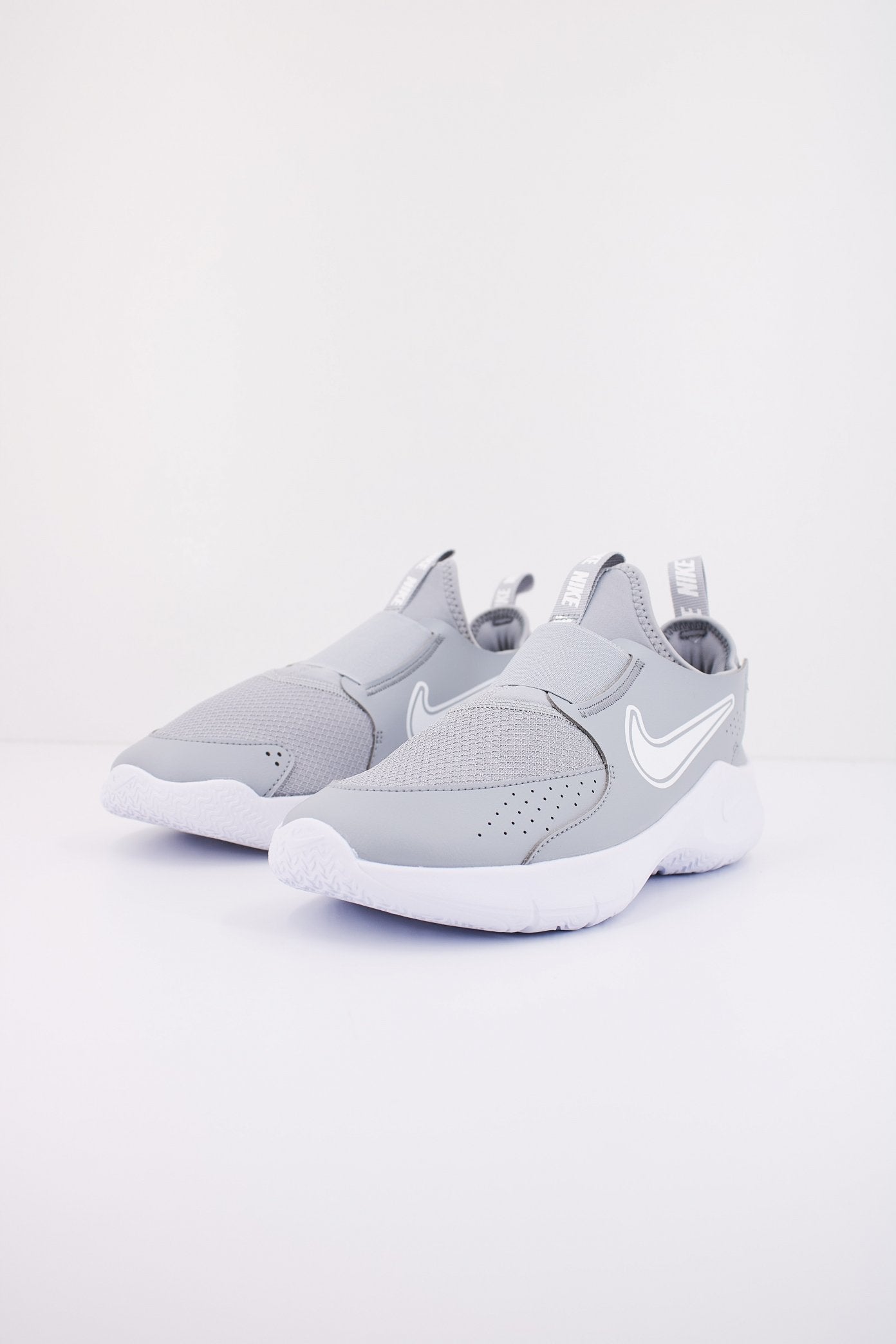 NIKE en color GRIS (2)