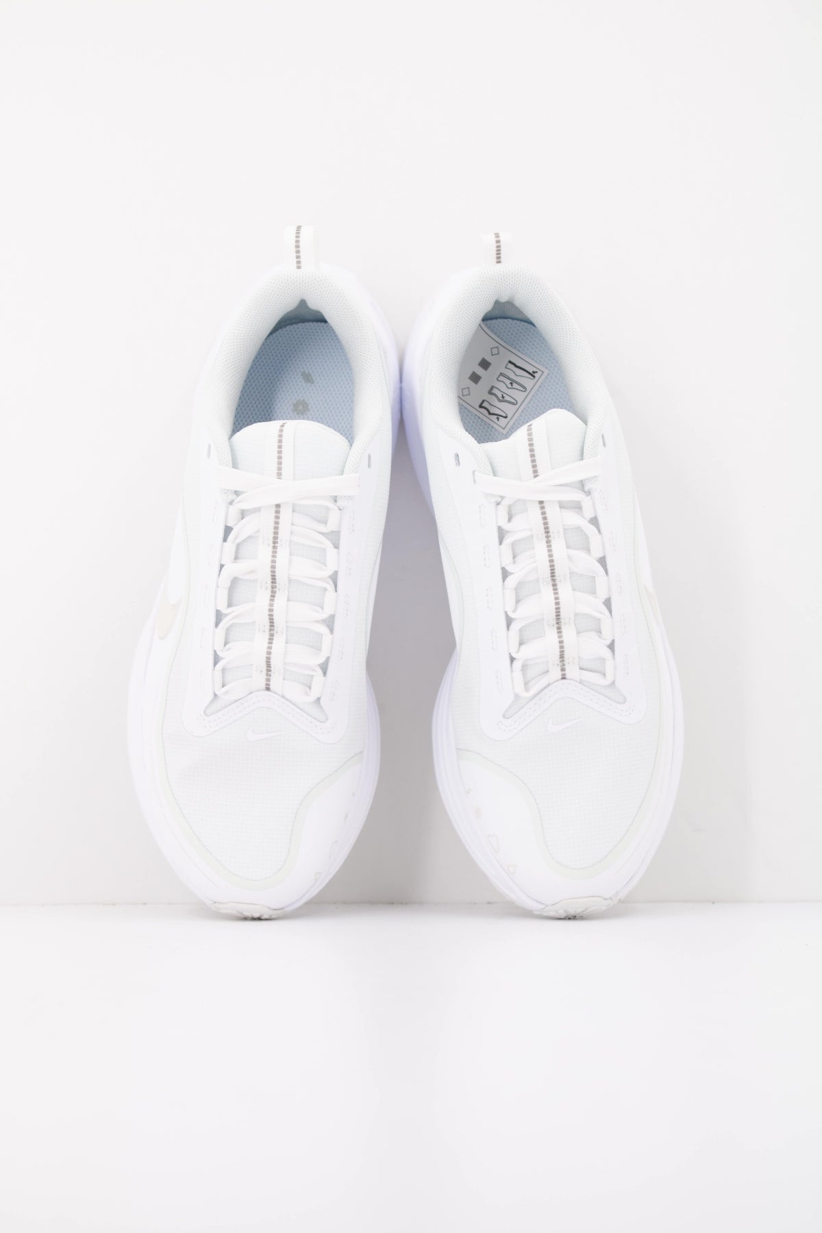 NIKE W NIKE REVOLUTION UTILITY en color BLANCO (3)