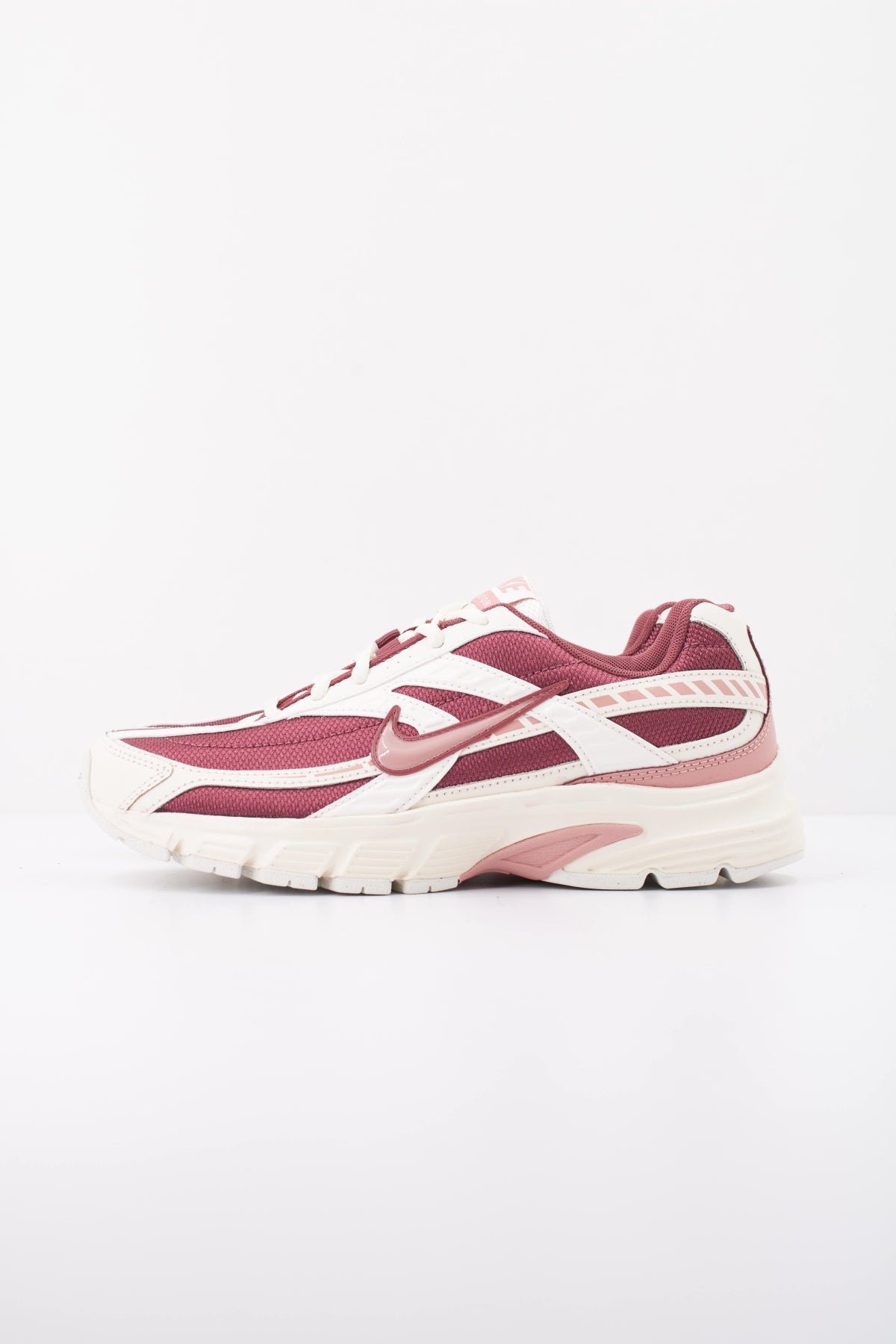 NIKE WMNS NIKE INITIATOR en color ROJO (1)