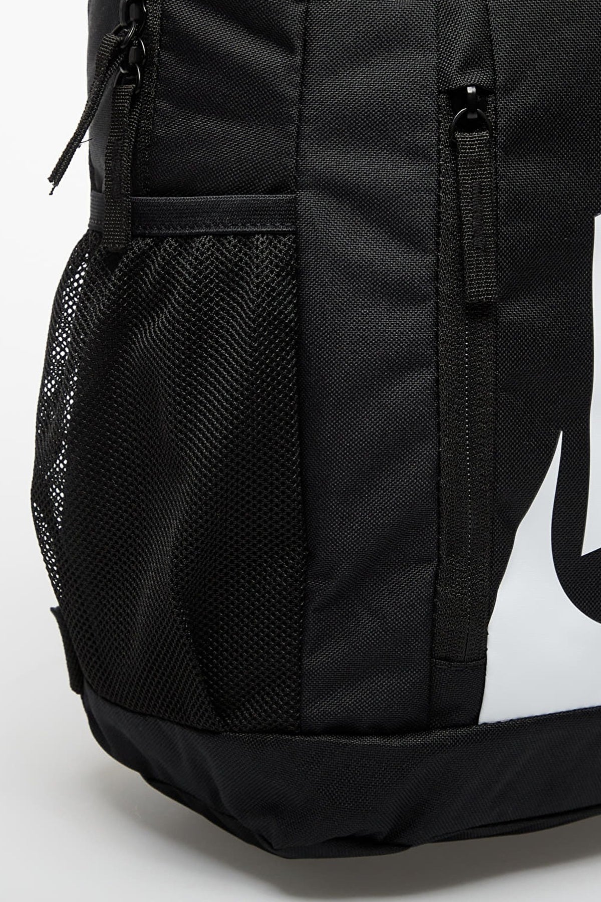 NIKE Y NK ELMNTL BKPK SHOEBOX en color NEGRO (2)
