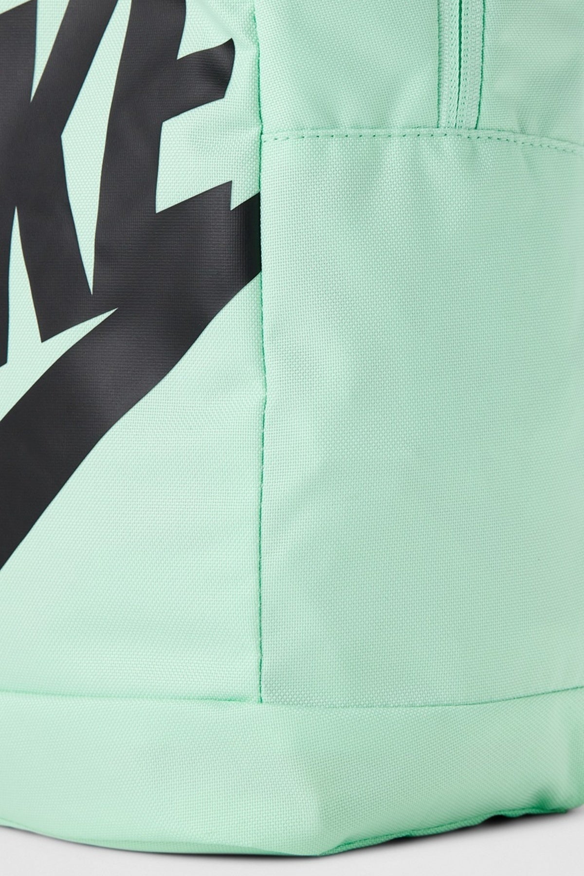 NIKE Y NK ELMNTL BKPK SHOEBOX en color VERDE (5)