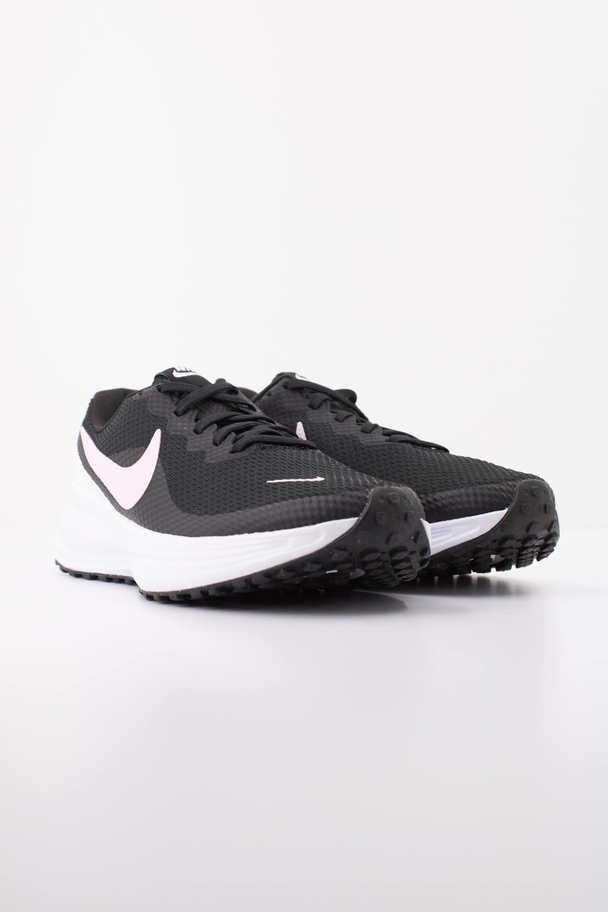 NIKE W NIKE REVOLUTION en color NEGRO (2)