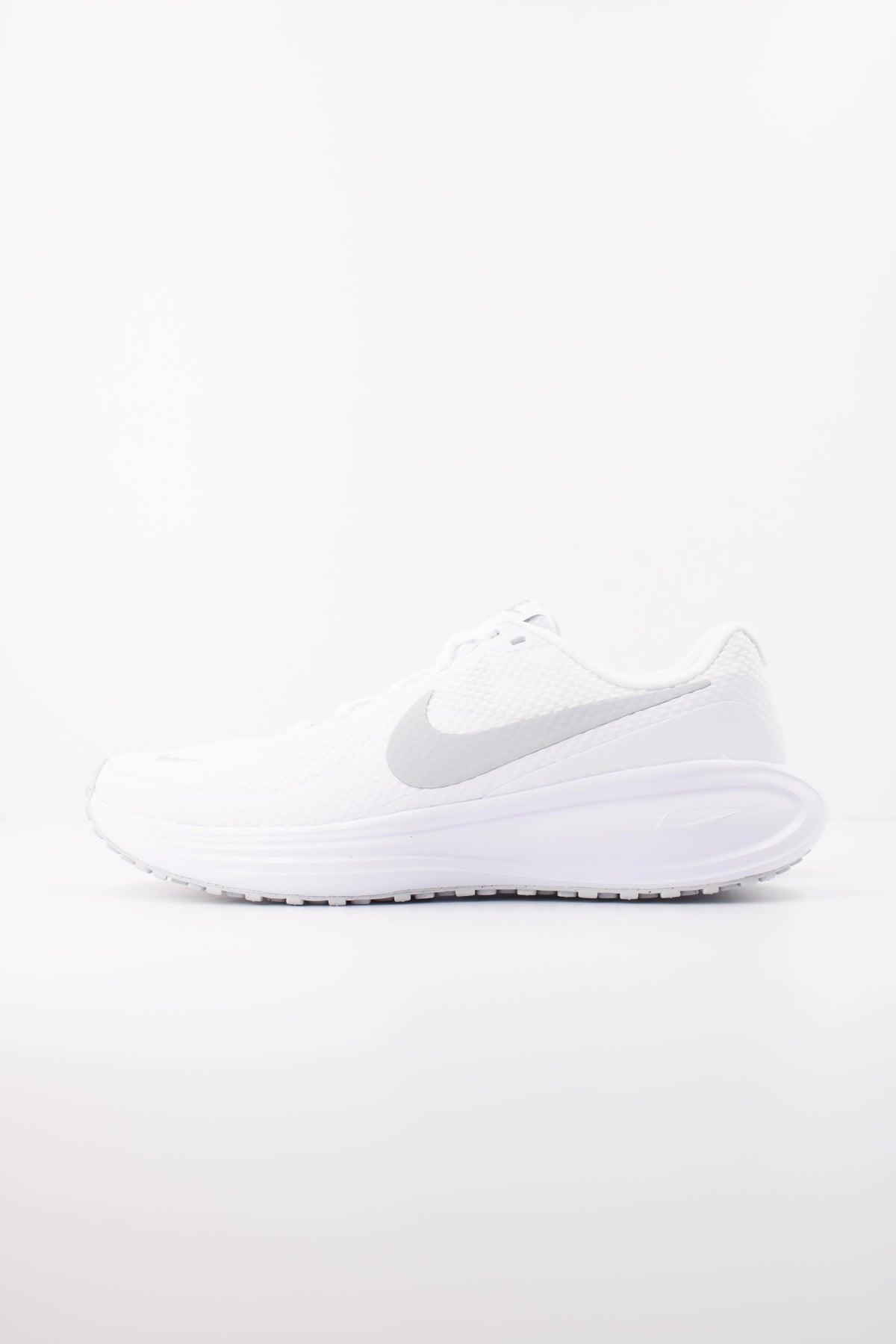 NIKE W NIKE REVOLUTION en color BLANCO (1)