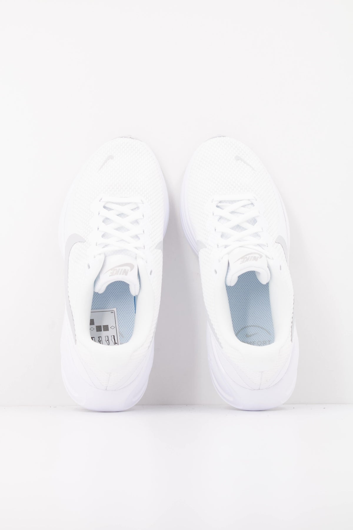 NIKE W NIKE REVOLUTION en color BLANCO (3)