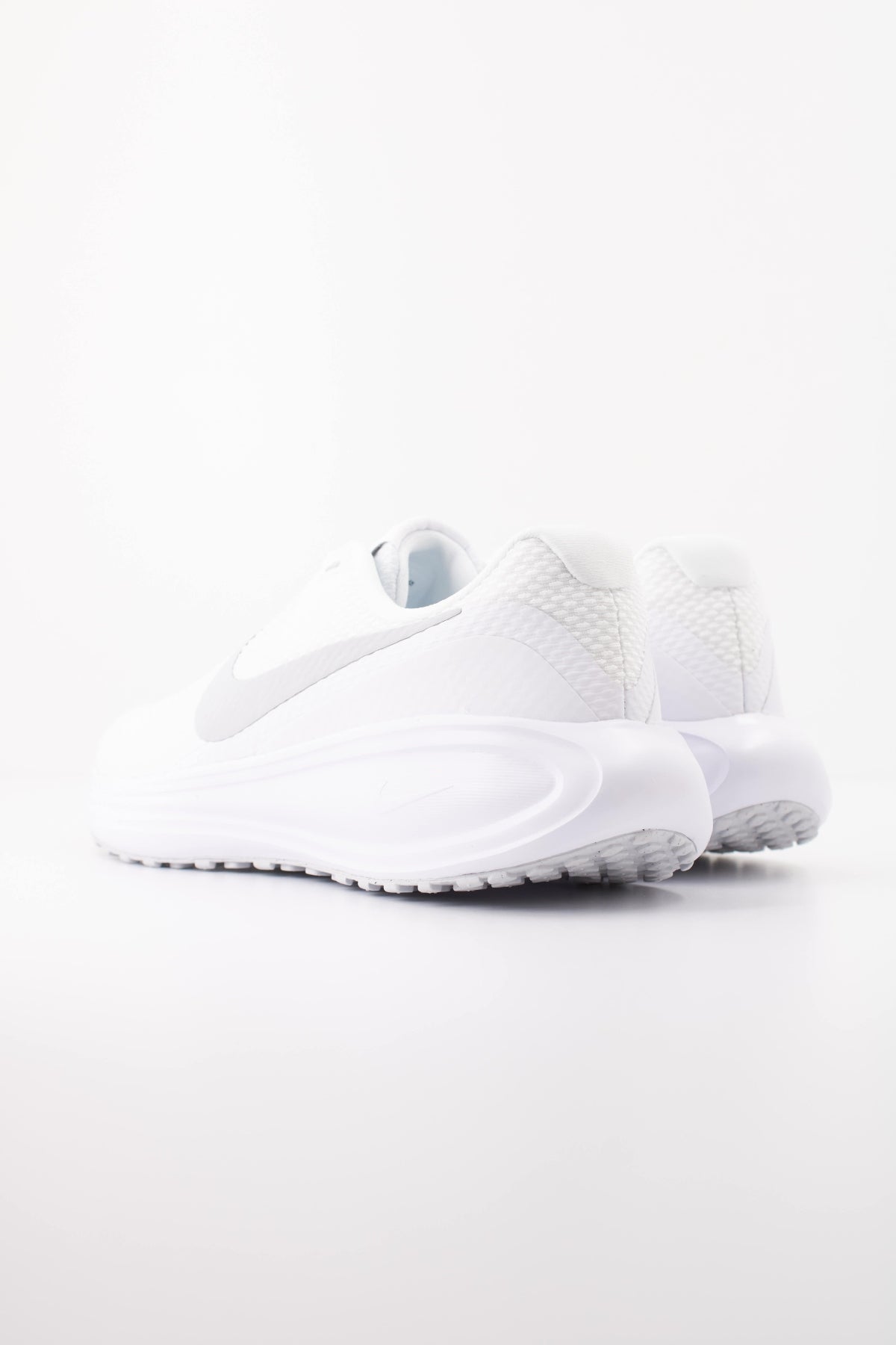 NIKE W NIKE REVOLUTION en color BLANCO (4)