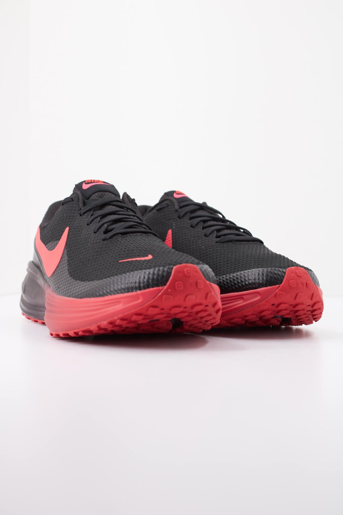 NIKE NIKE REVOLUTION en color NEGRO (2)