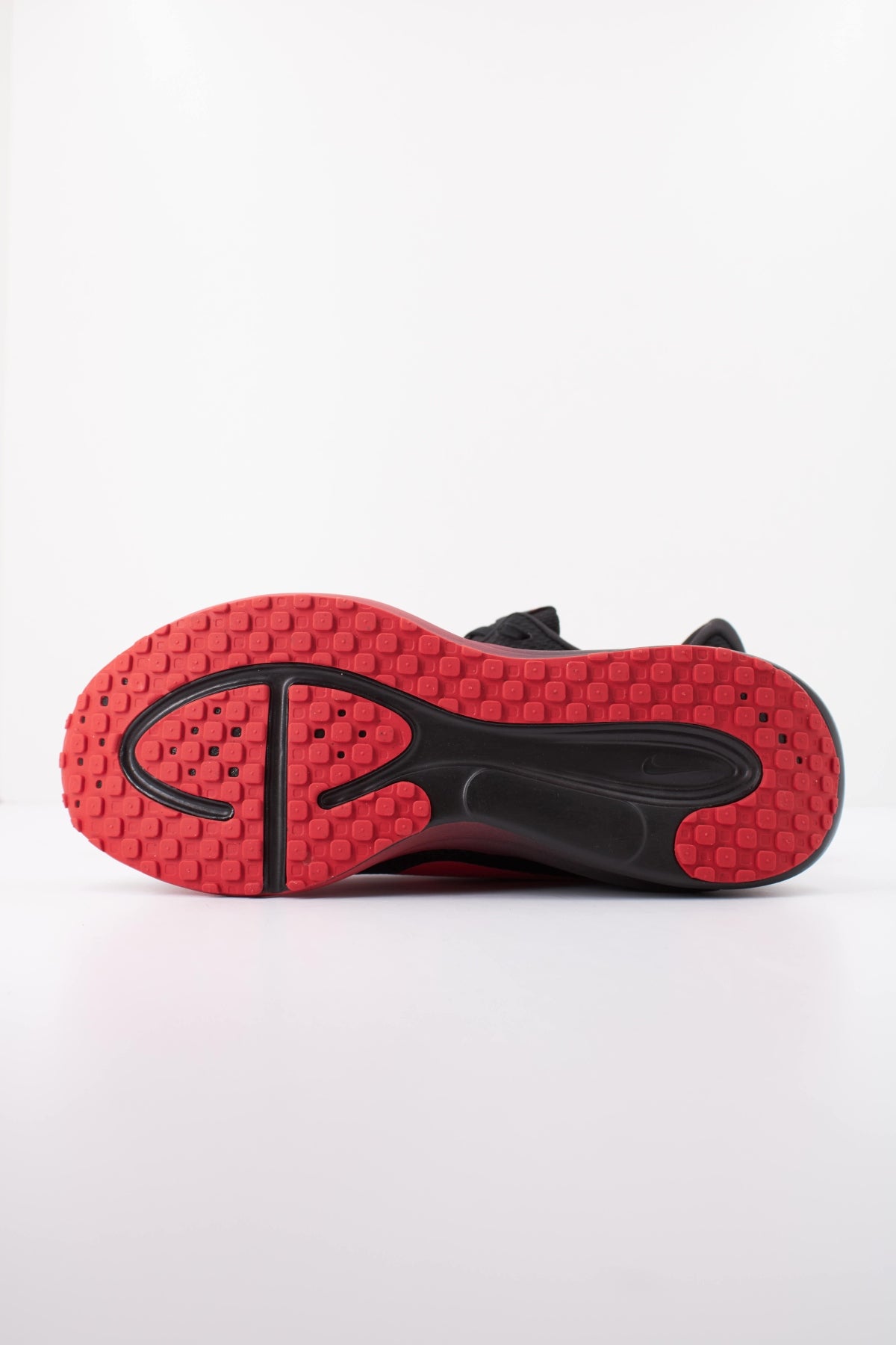 NIKE NIKE REVOLUTION en color NEGRO (5)