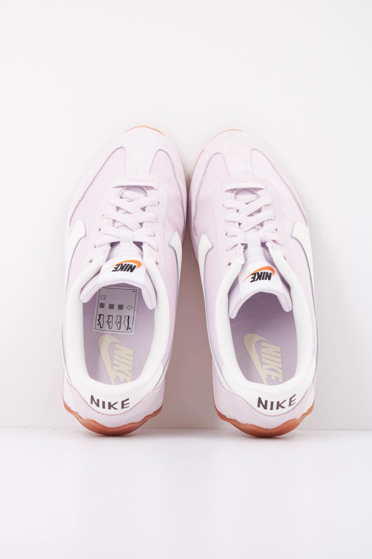 NIKE W NIKE PACIFIC en color VIOLETA (3)