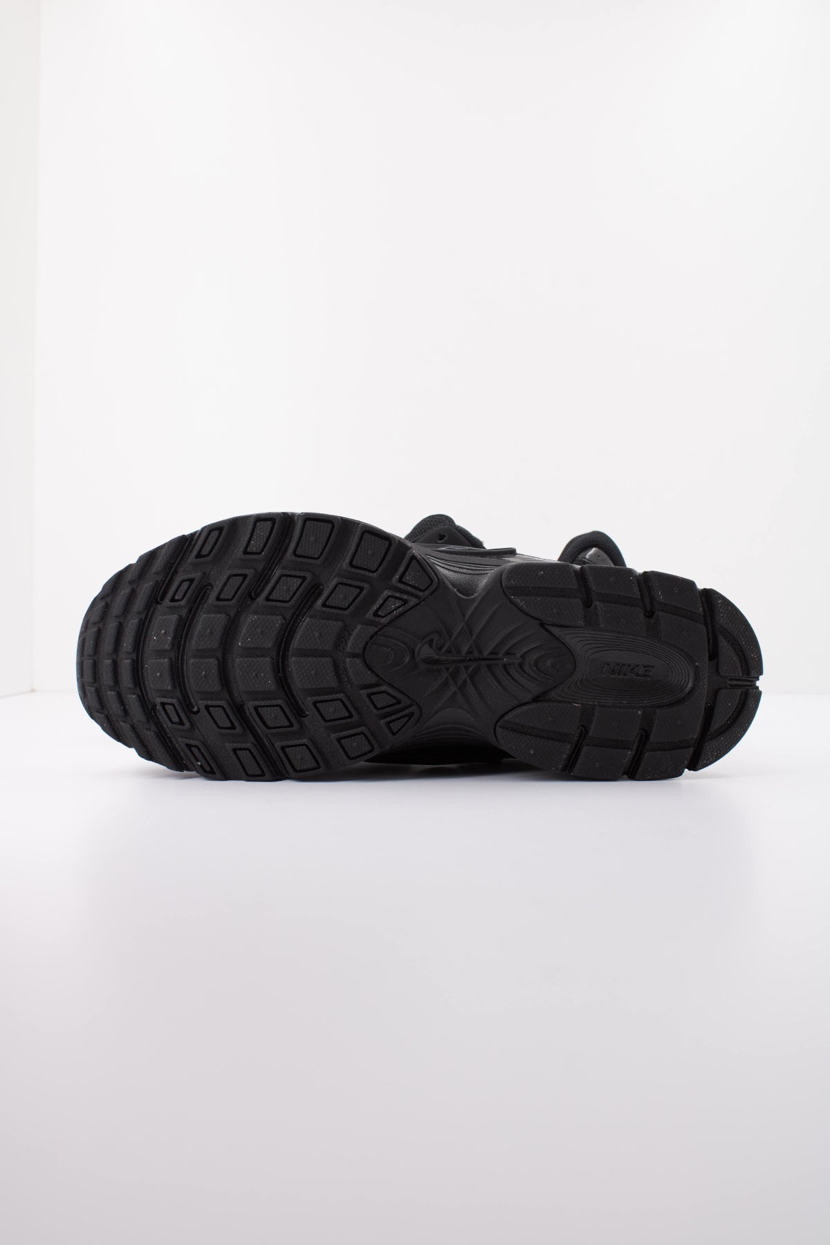 NIKE W NIKE V RNR en color NEGRO (5)