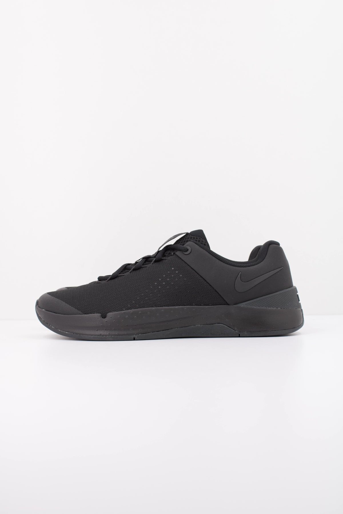 NIKE M NIKE MC TRAINER en color NEGRO (1)
