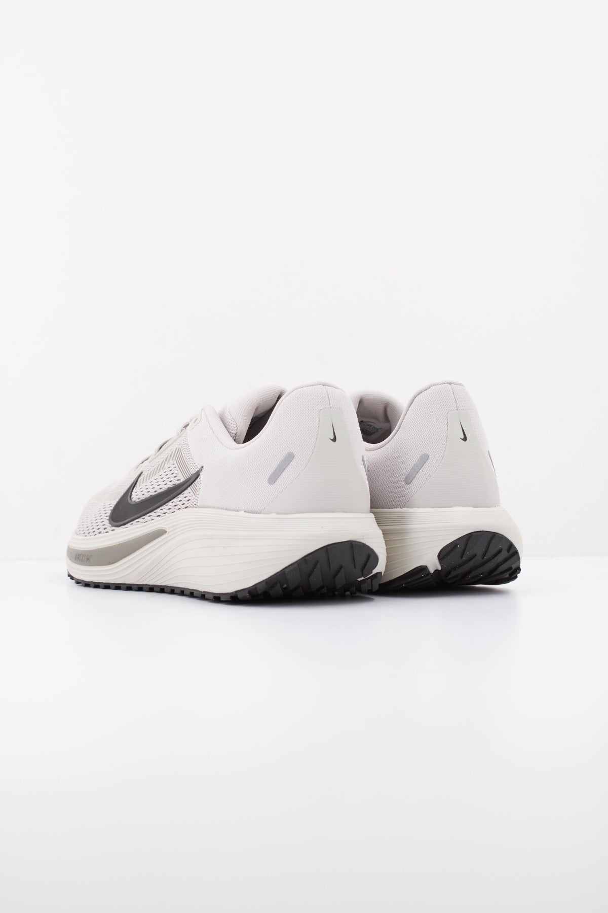 NIKE NIKE QUEST en color GRIS (4)